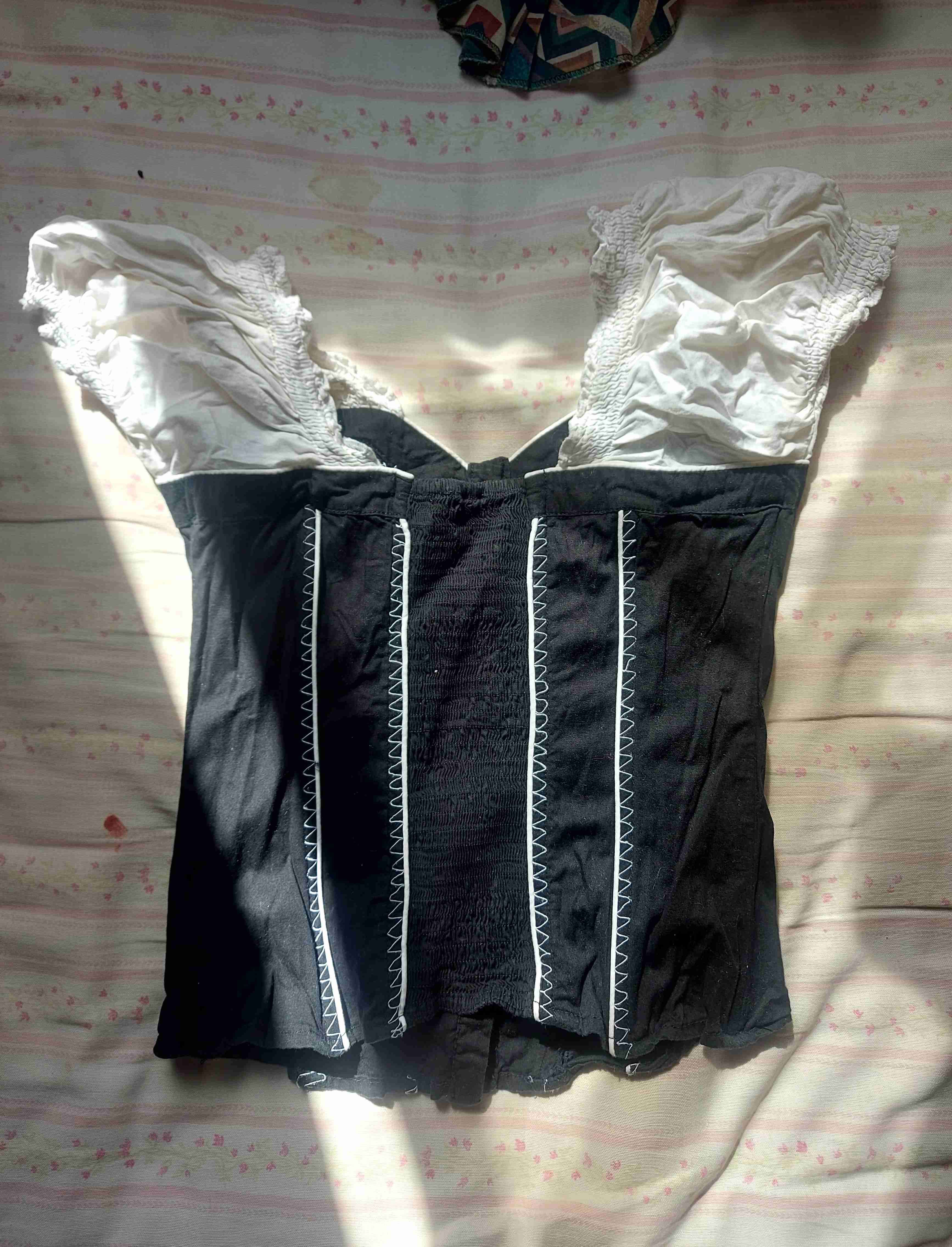 Blusa vintage blanca y negra - miniatura 3