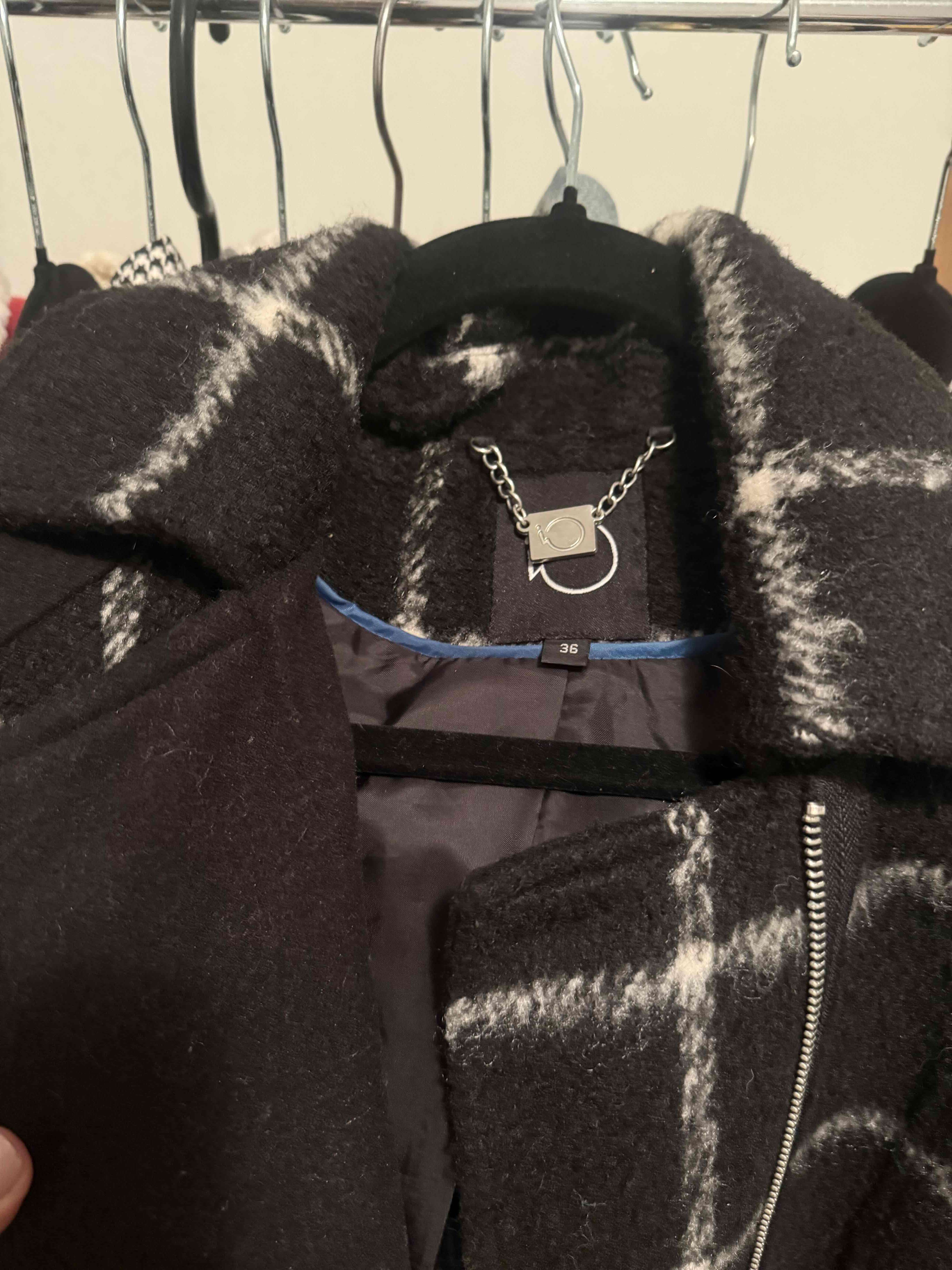 Abrigo grueso marca iO - miniatura 2