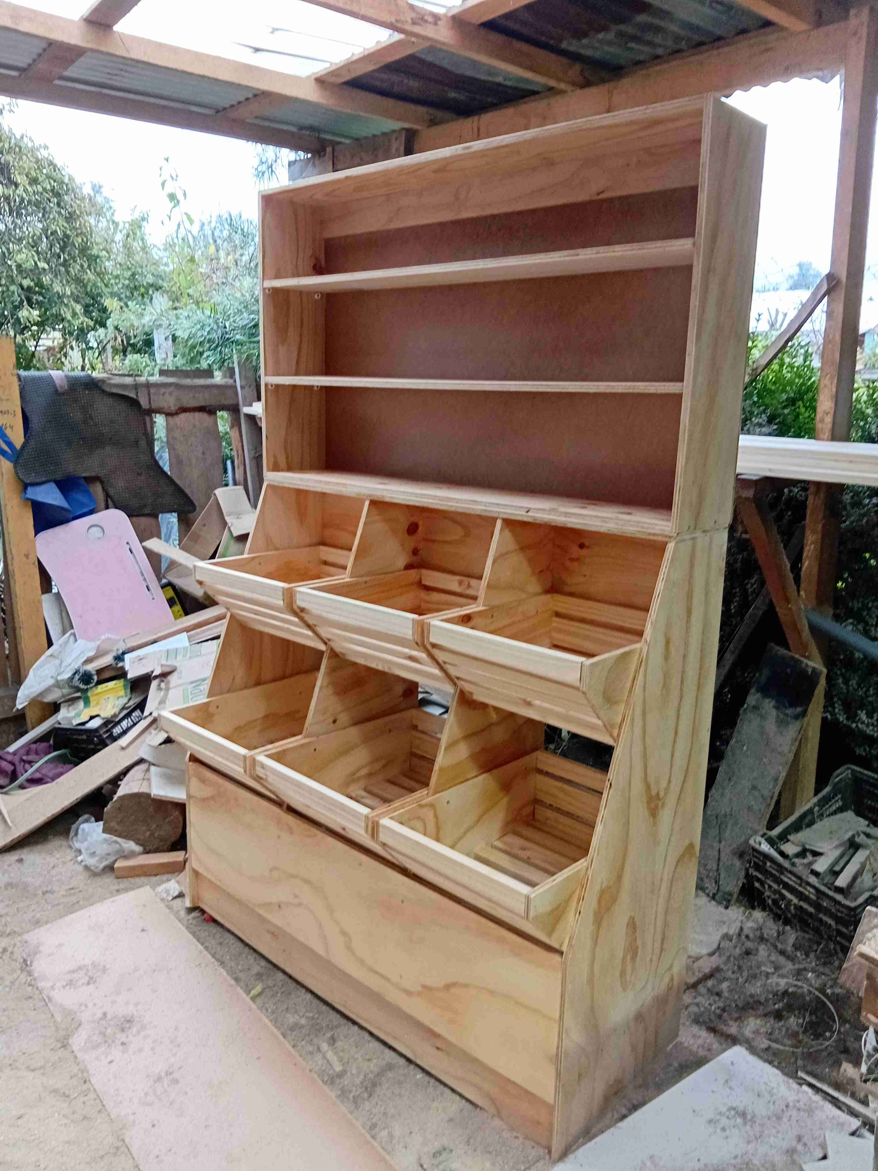 Mueble expositor de madera - miniatura 1