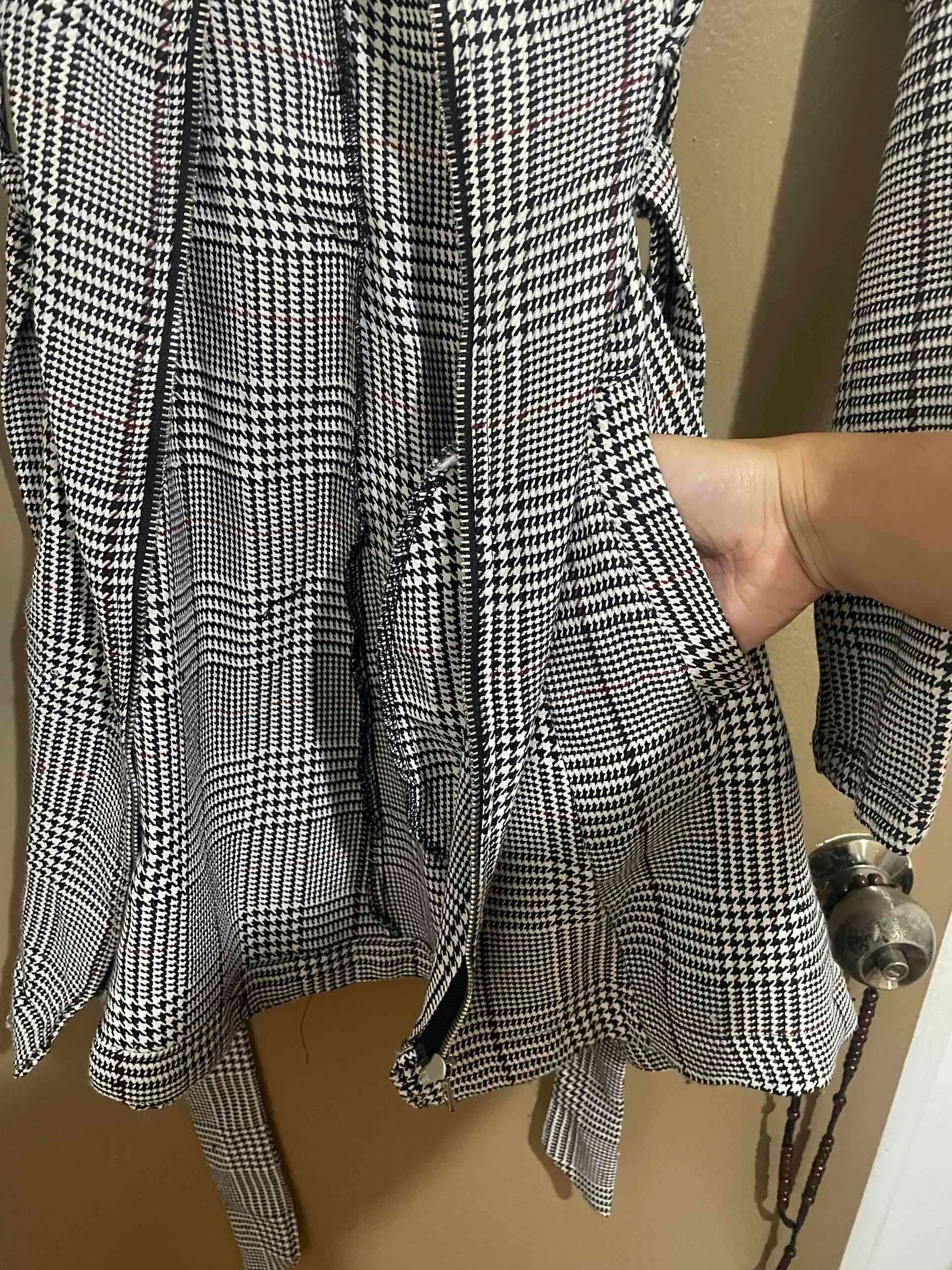 Trench con diseño de cuadros - 2