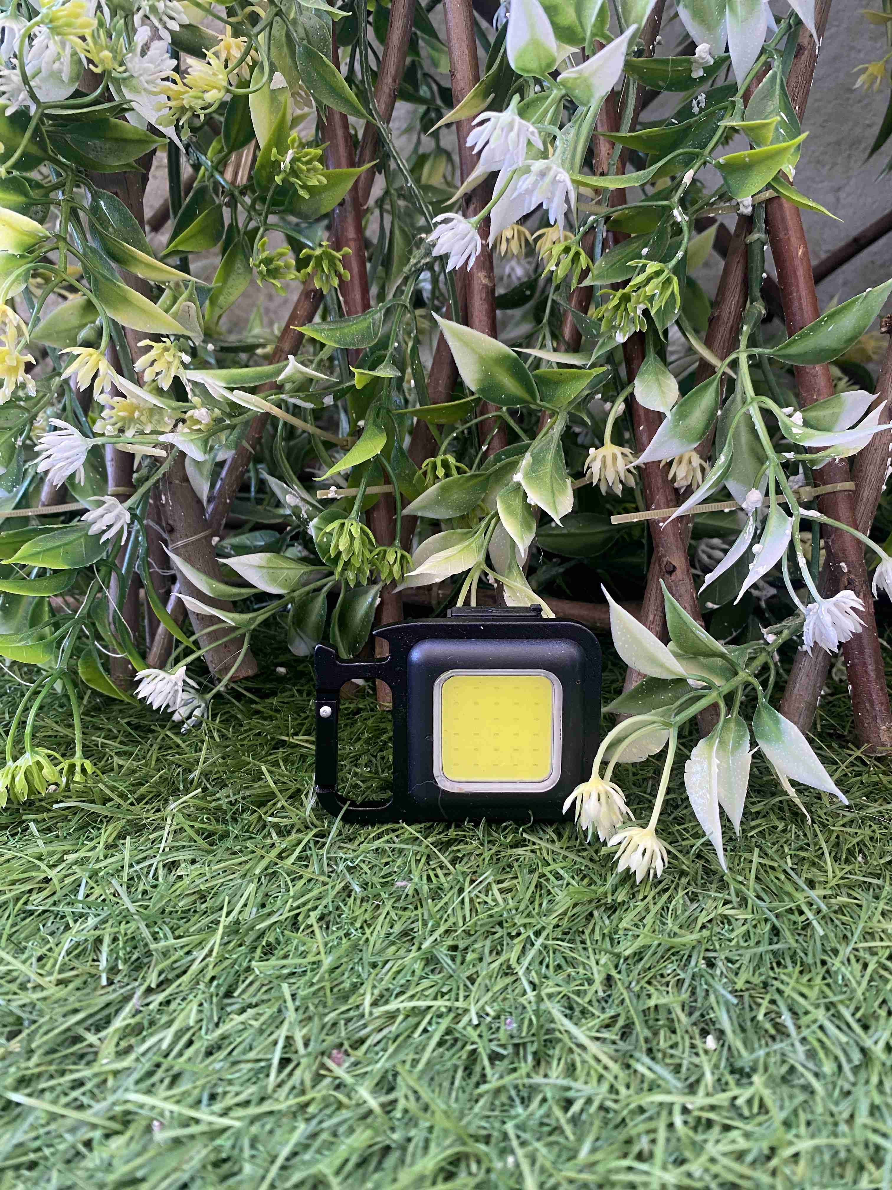 Linterna LED portátil para exteriores - miniatura 2