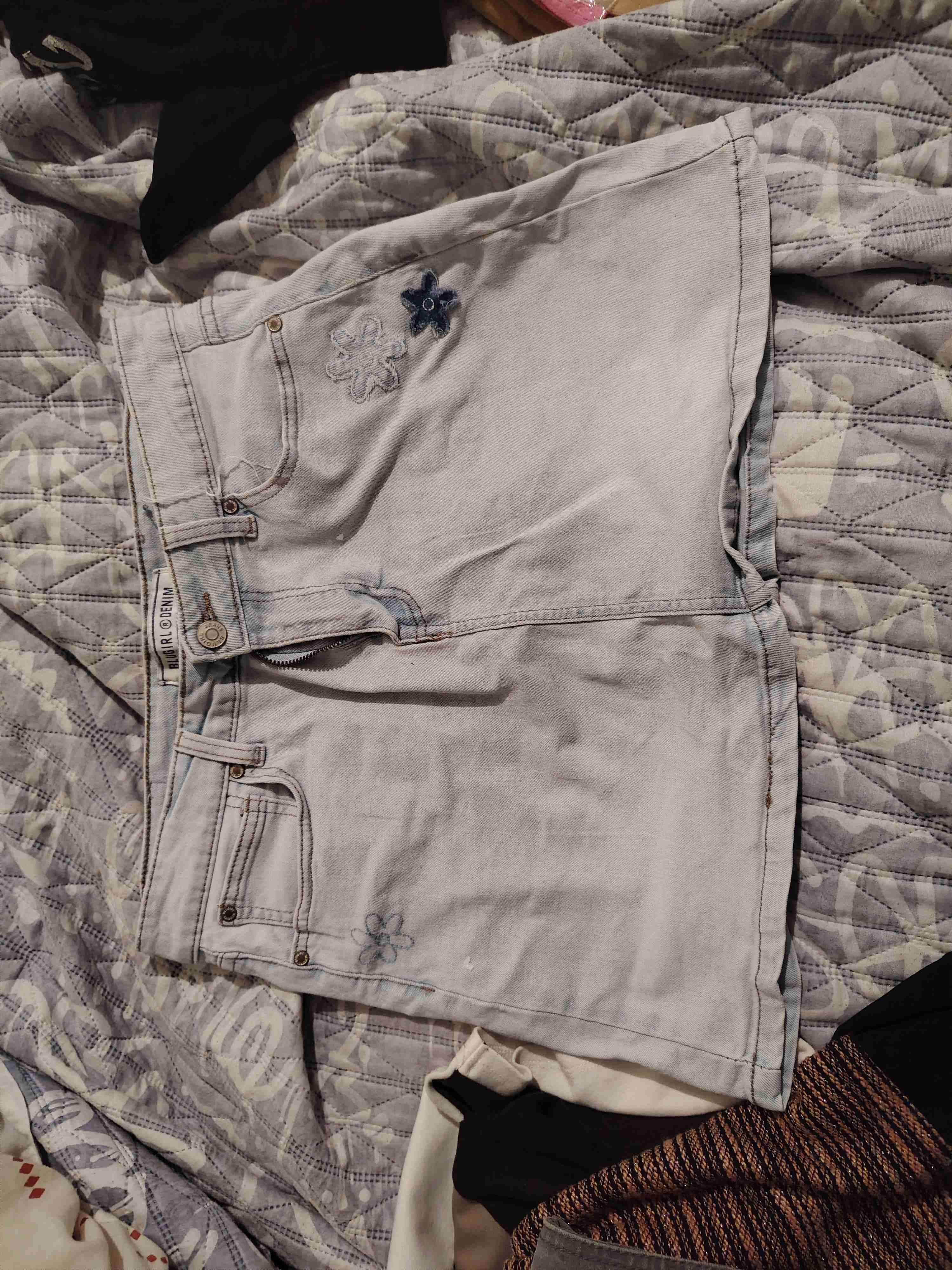 Falda de mezclilla con bordado