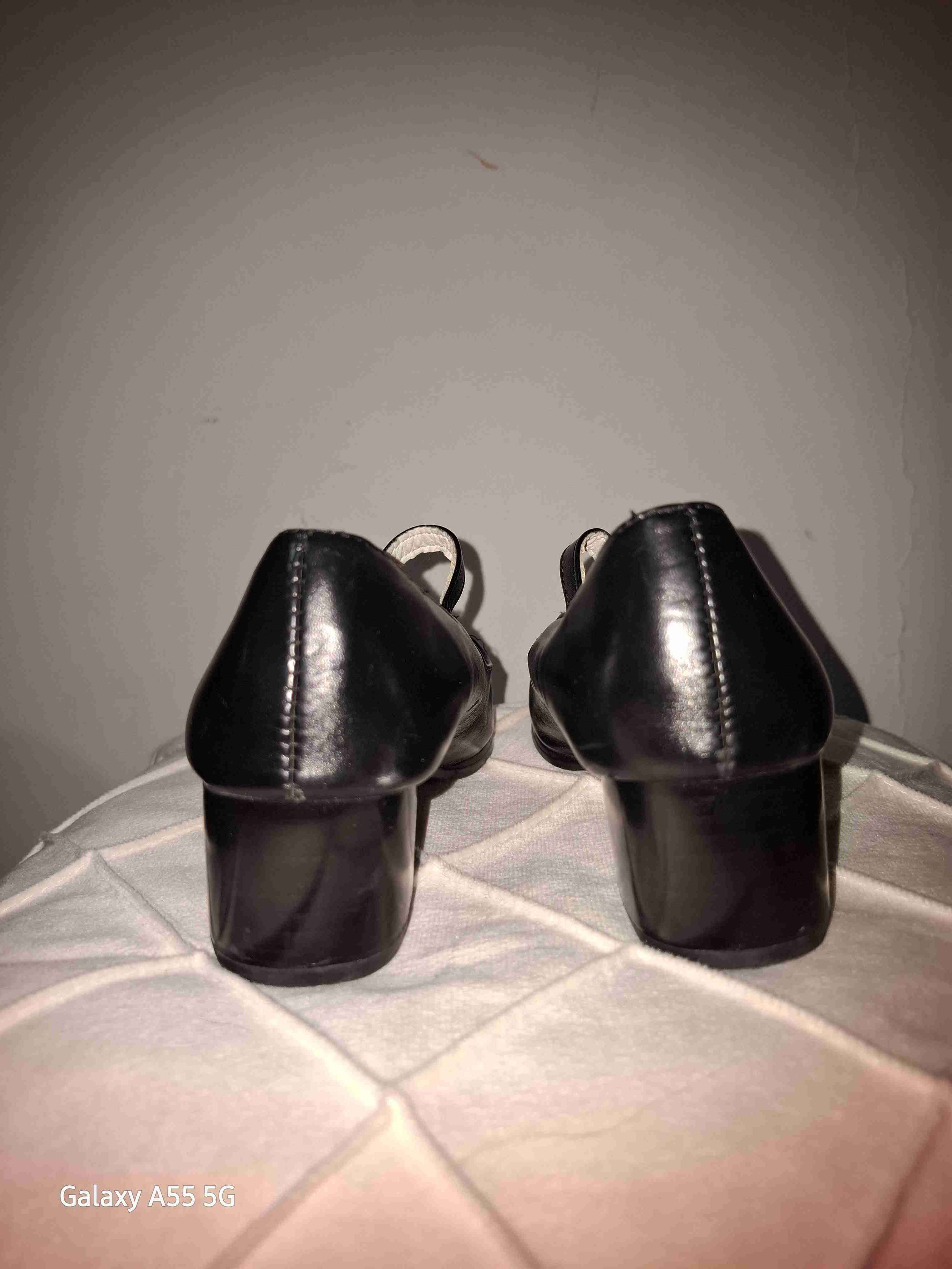 Zapatos negros de charol talla.35 - 2