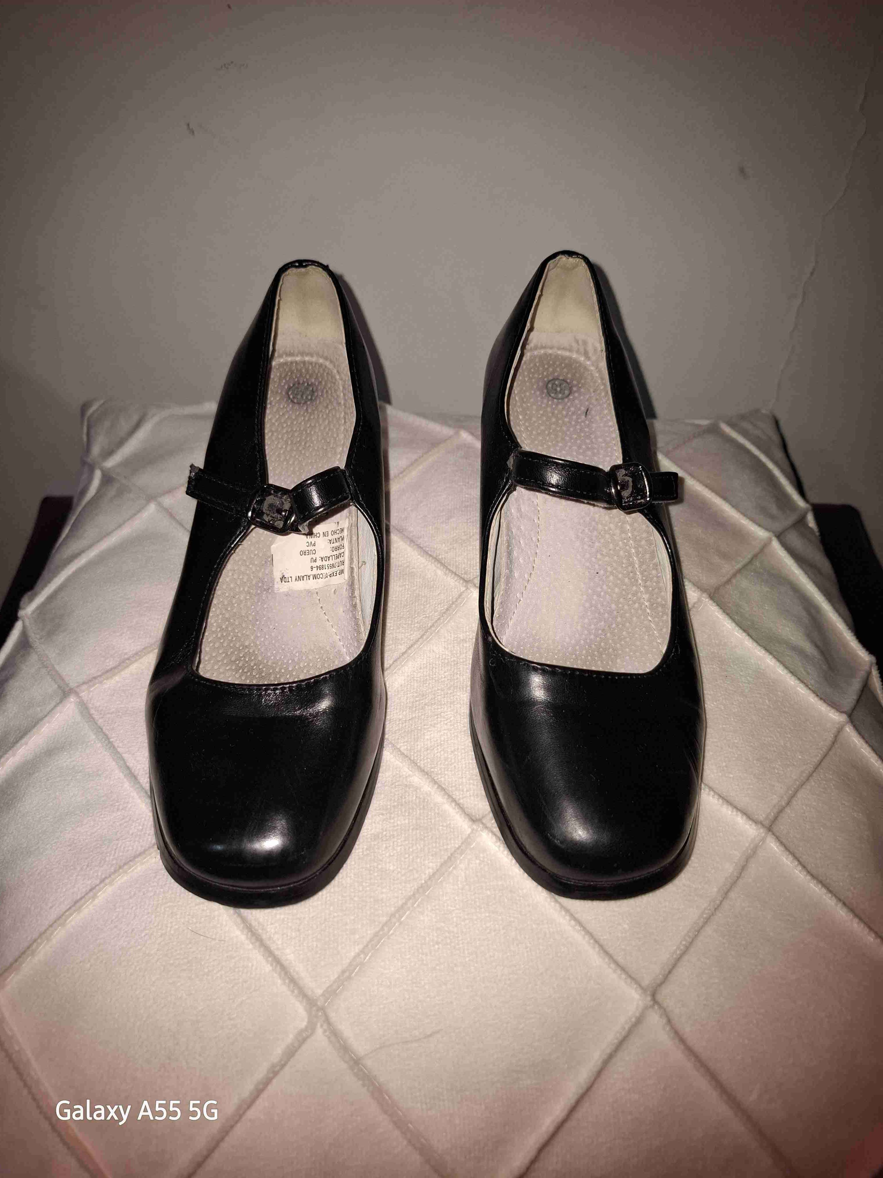 Zapatos negros de charol talla.35 - 4