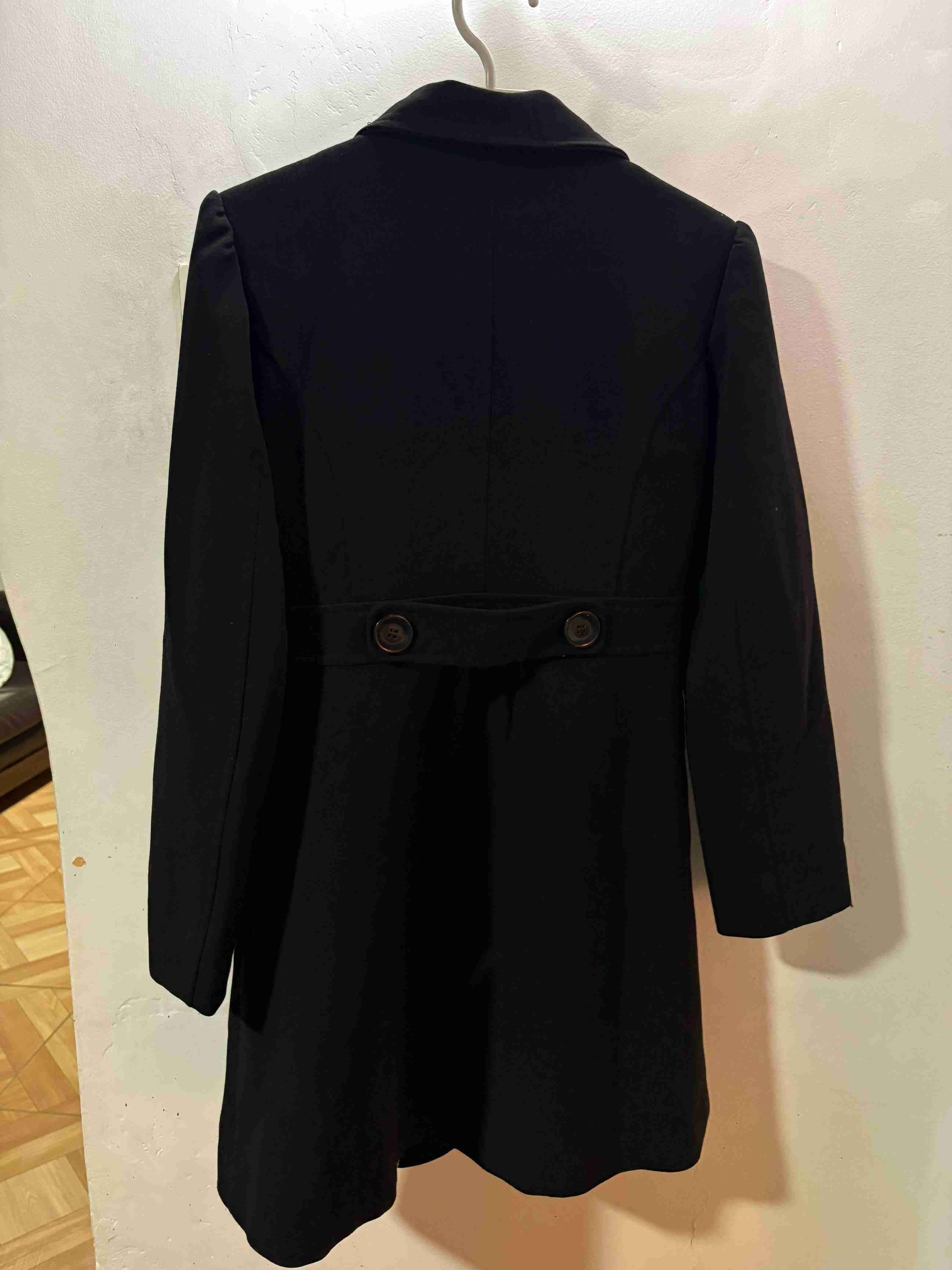 Abrigo negro elegante mujer - 3