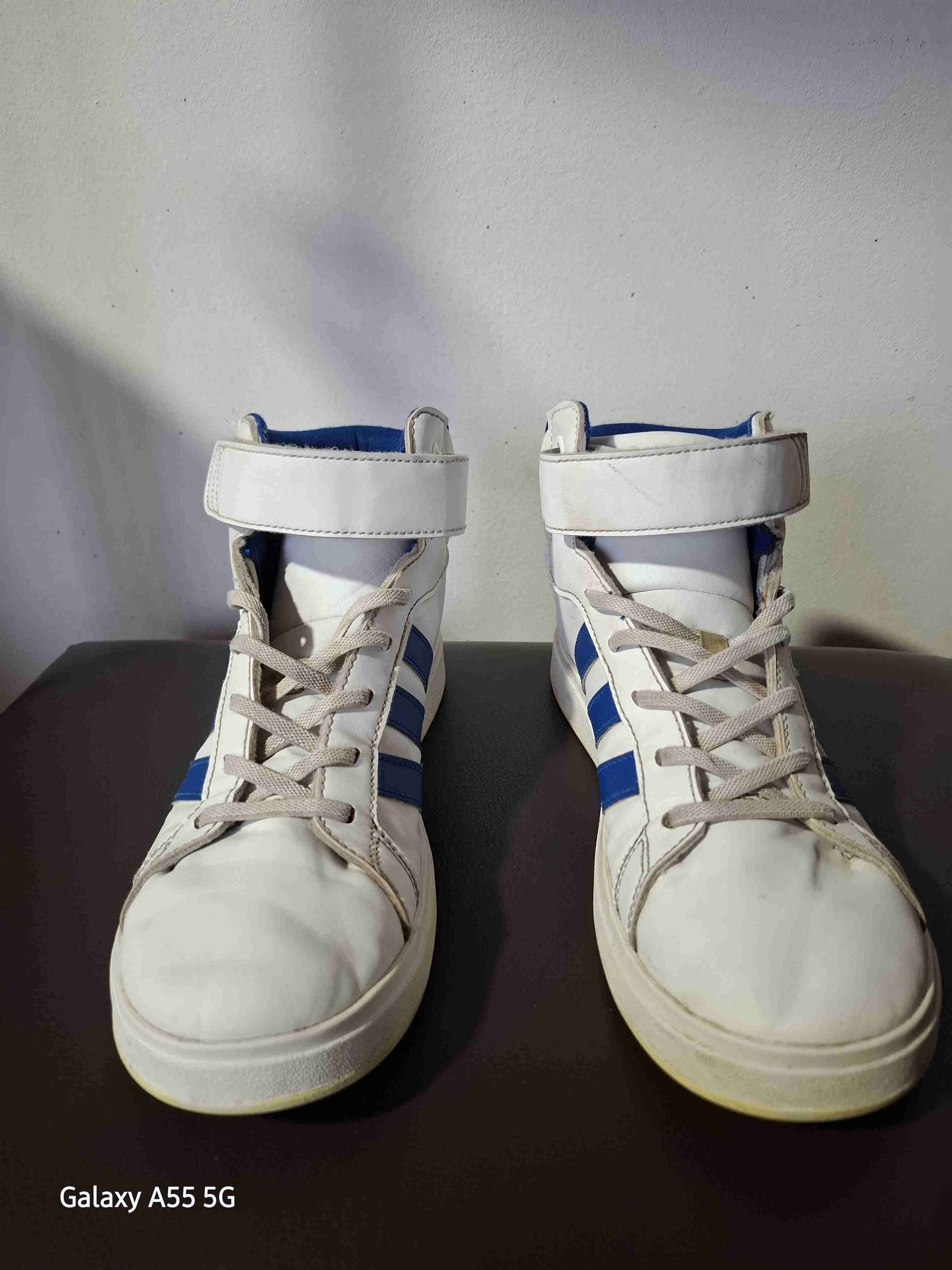 Zapatillas deportivas blancas y azules - miniatura 2