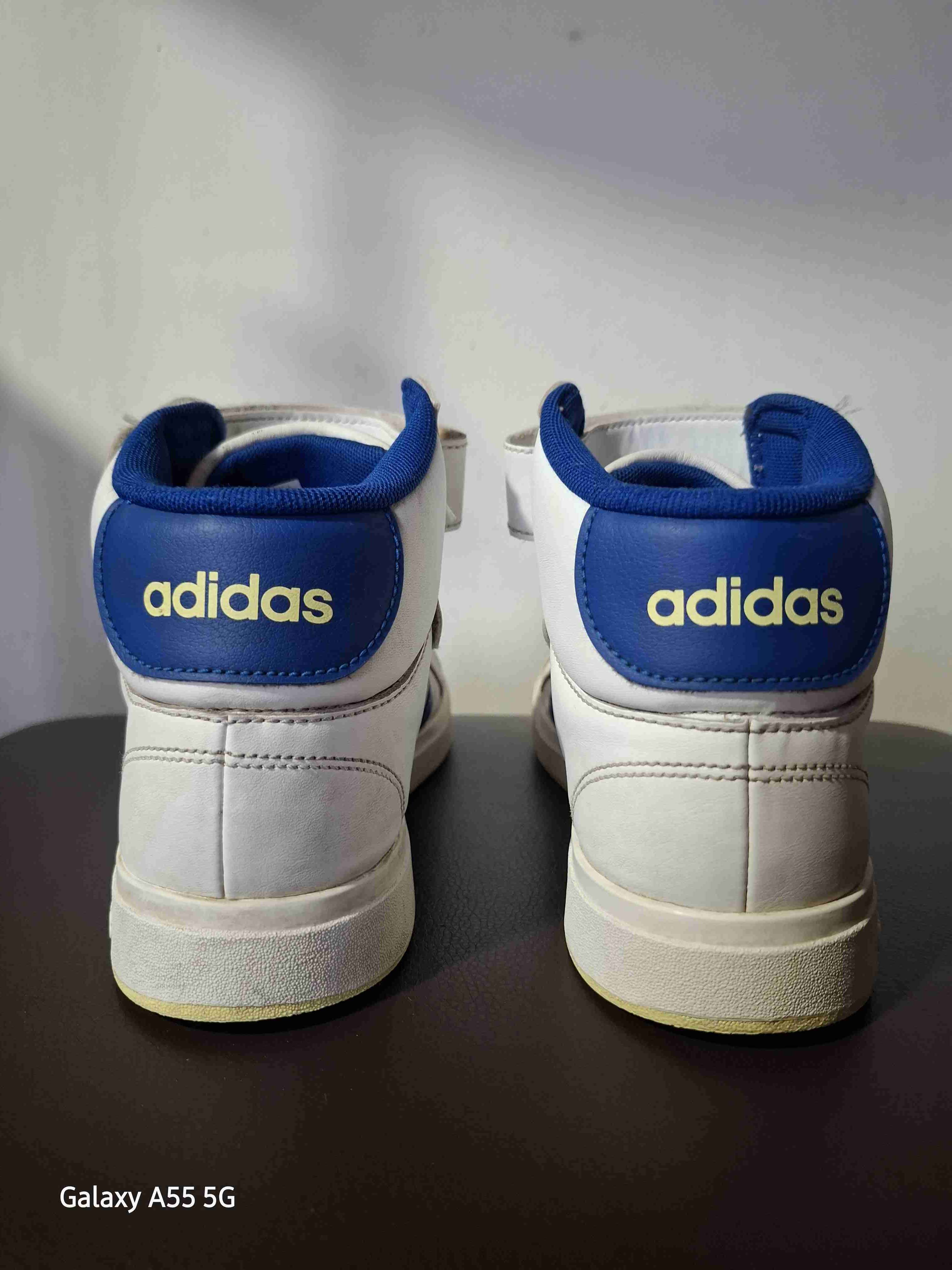 Zapatillas deportivas blancas y azules - miniatura 3