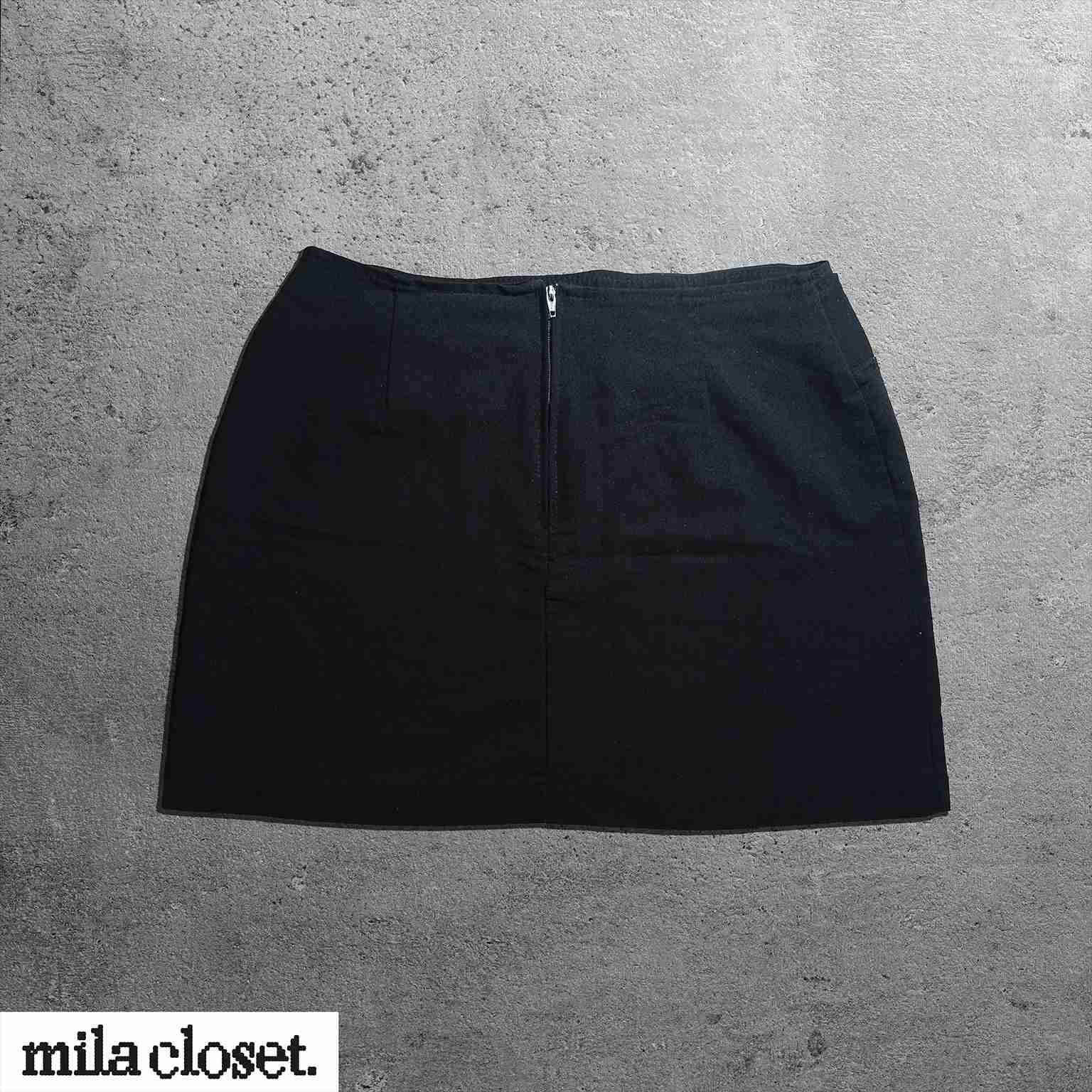 Falda mini Negra con hebilla - miniatura 2