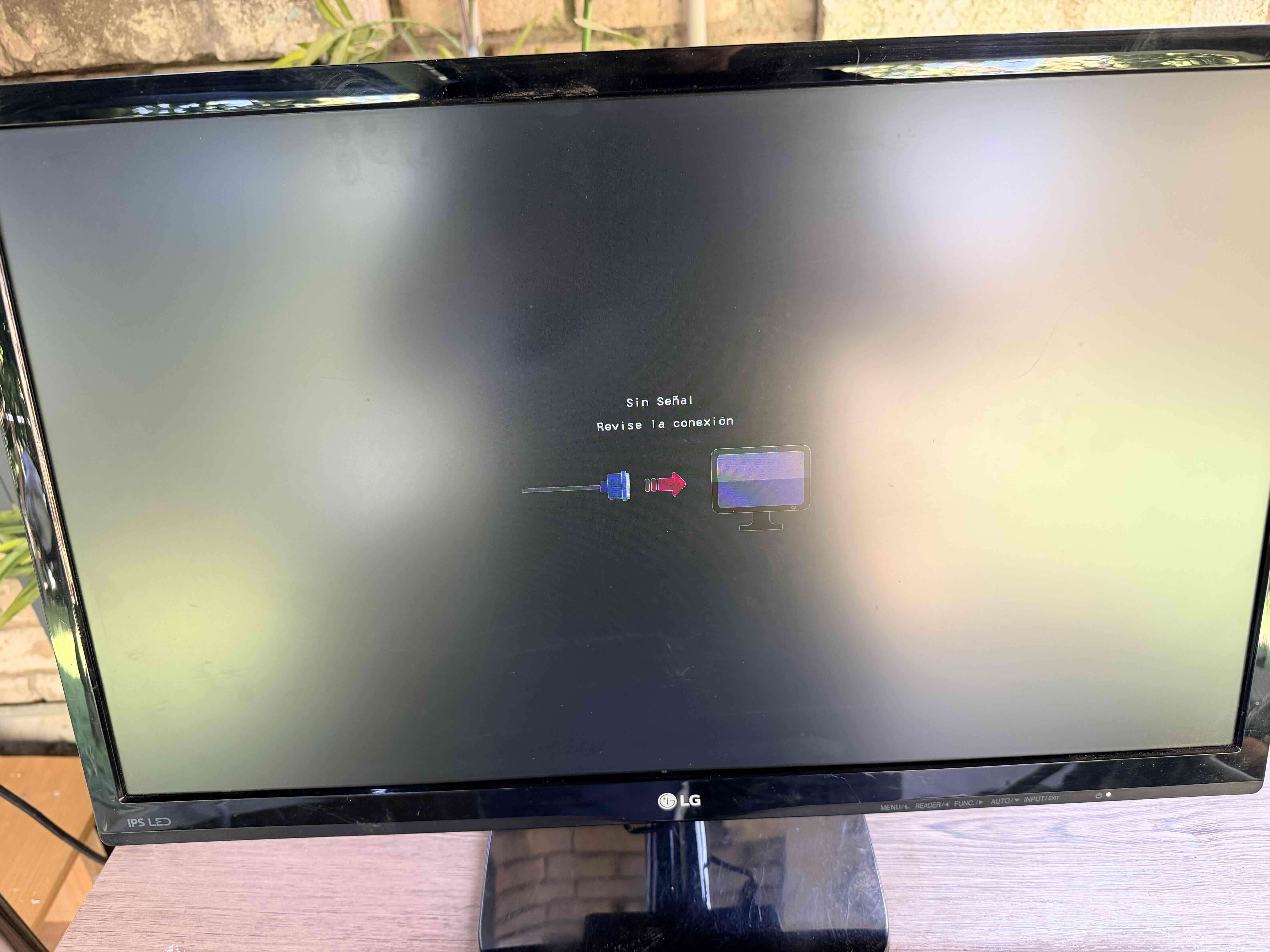Monitor LG IPS LED 23 pulgadas - miniatura 2