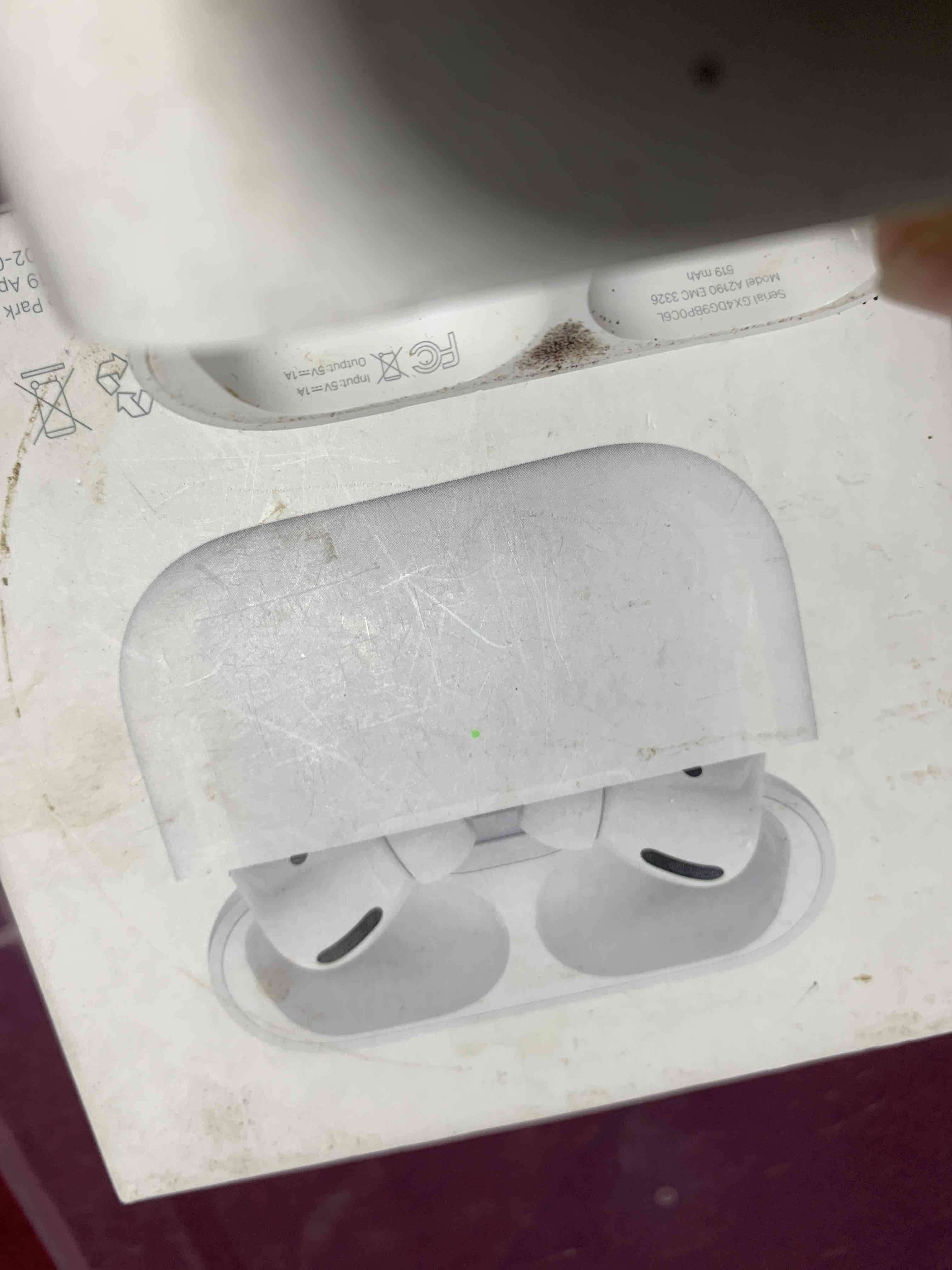 AirPods Pro 2nd con estuche carga - miniatura 2