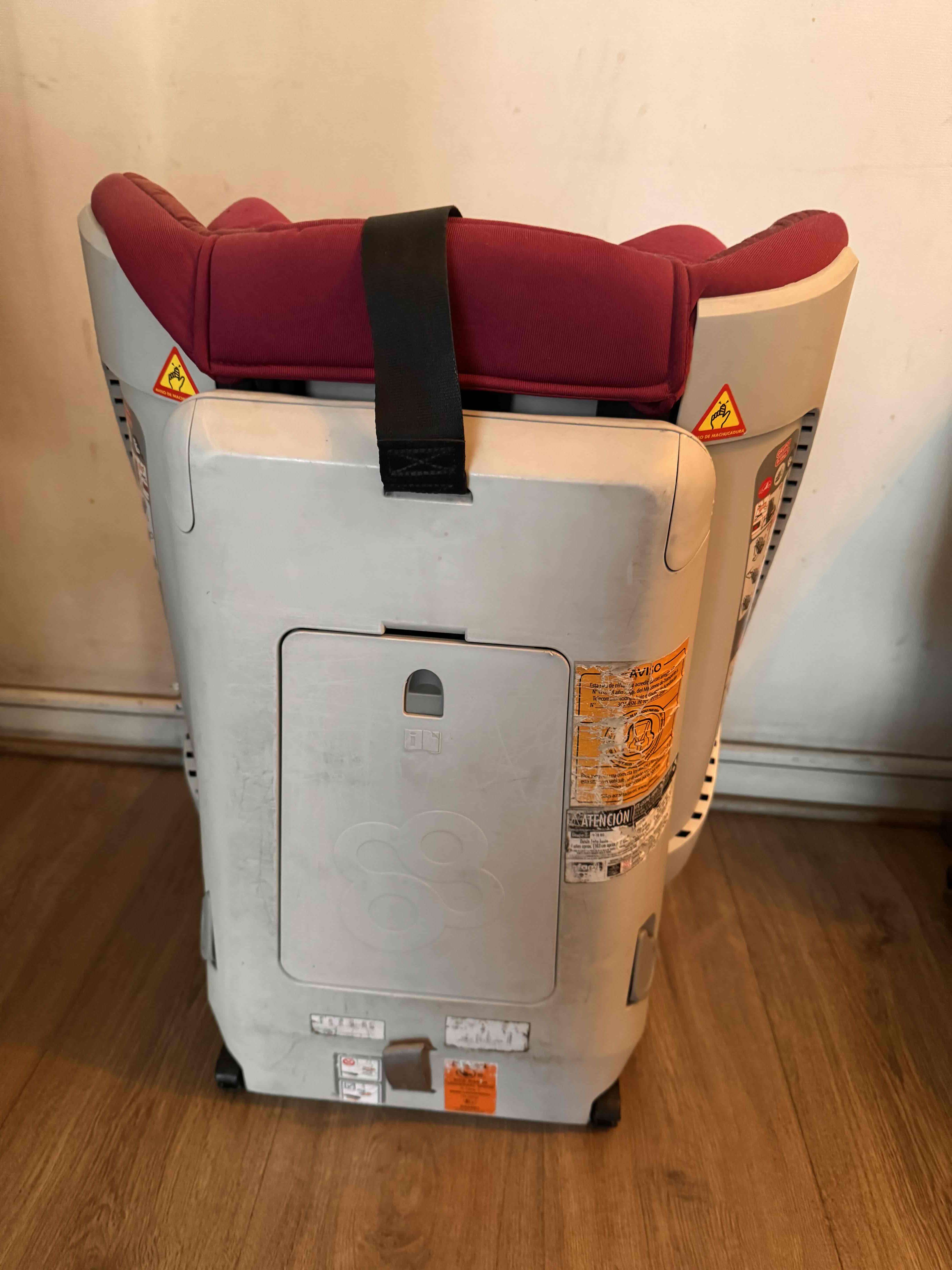 Silla de auto infantil roja - miniatura 4