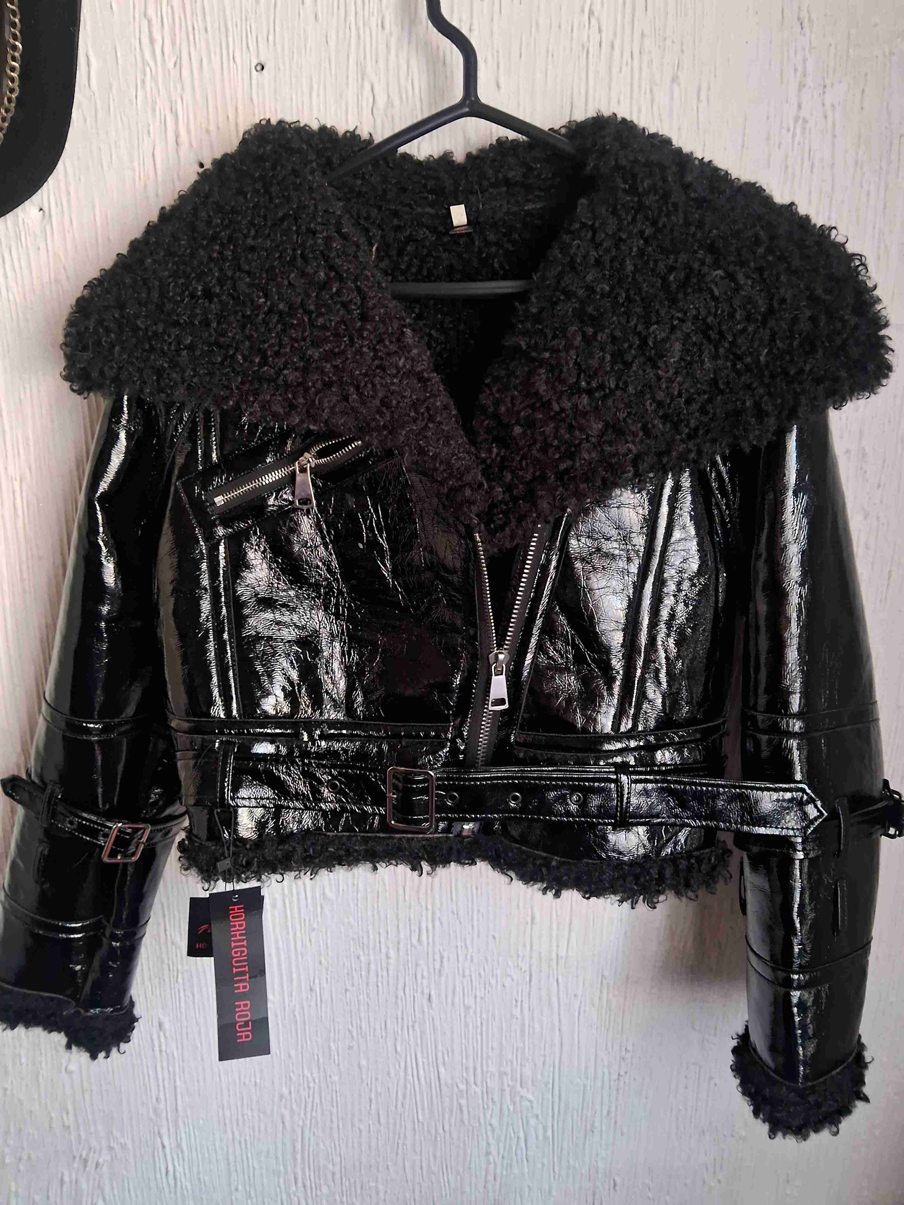 Chaqueta negra con cuello de lana - 3