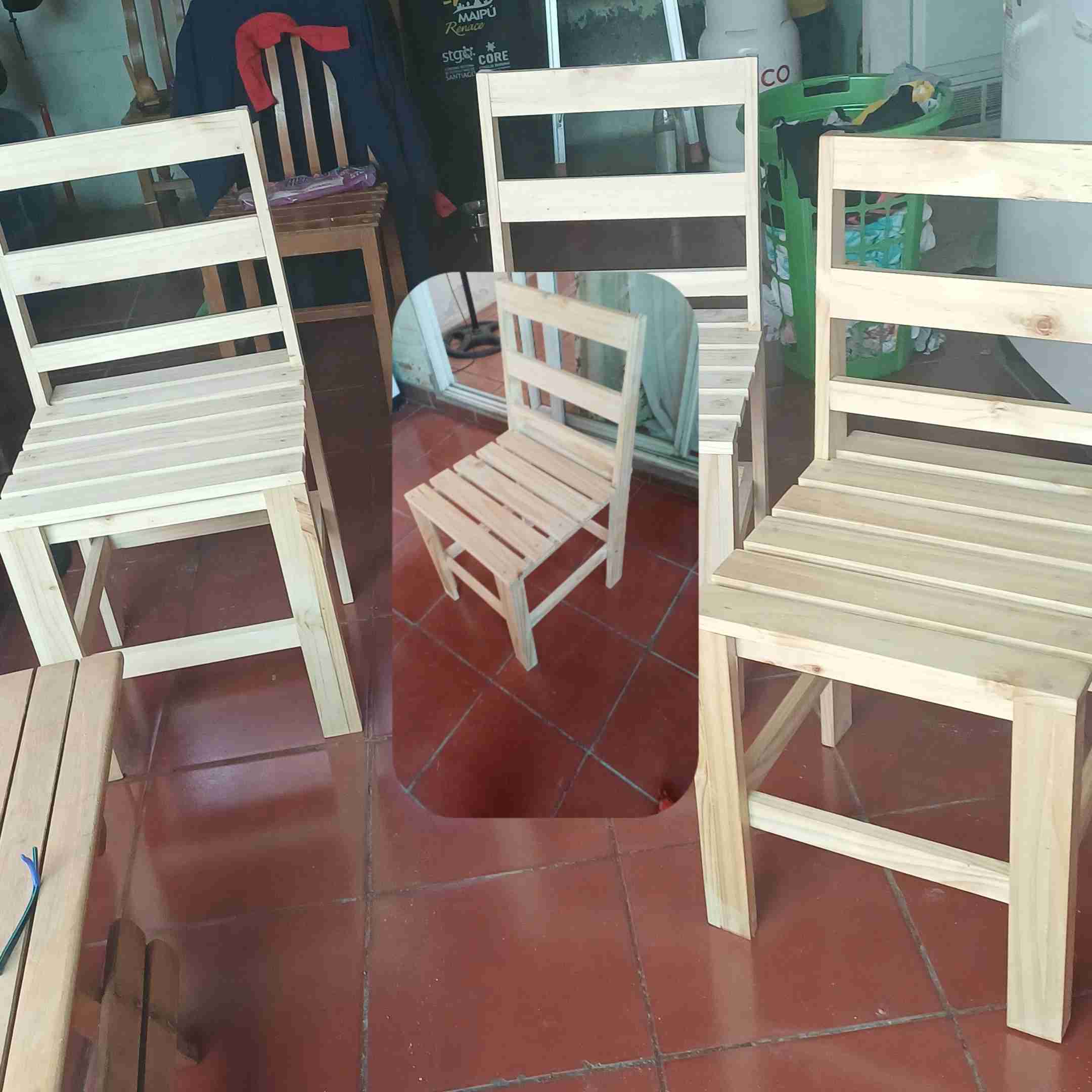 Conjunto de sillas de madera - 1