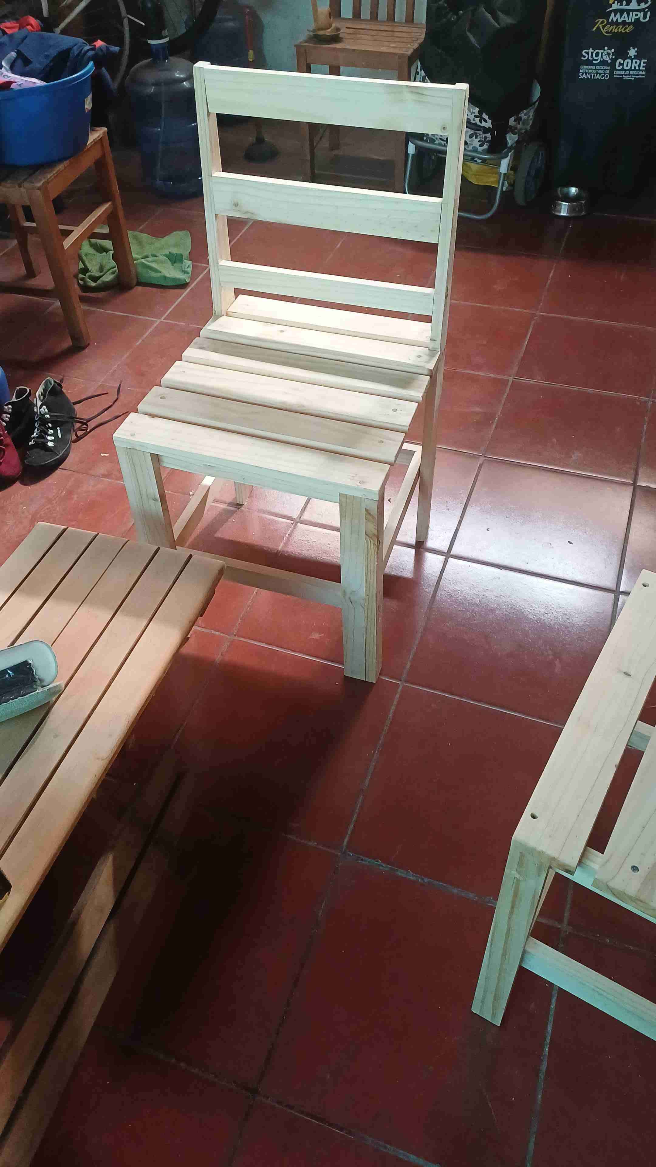 Conjunto de sillas de madera - 4