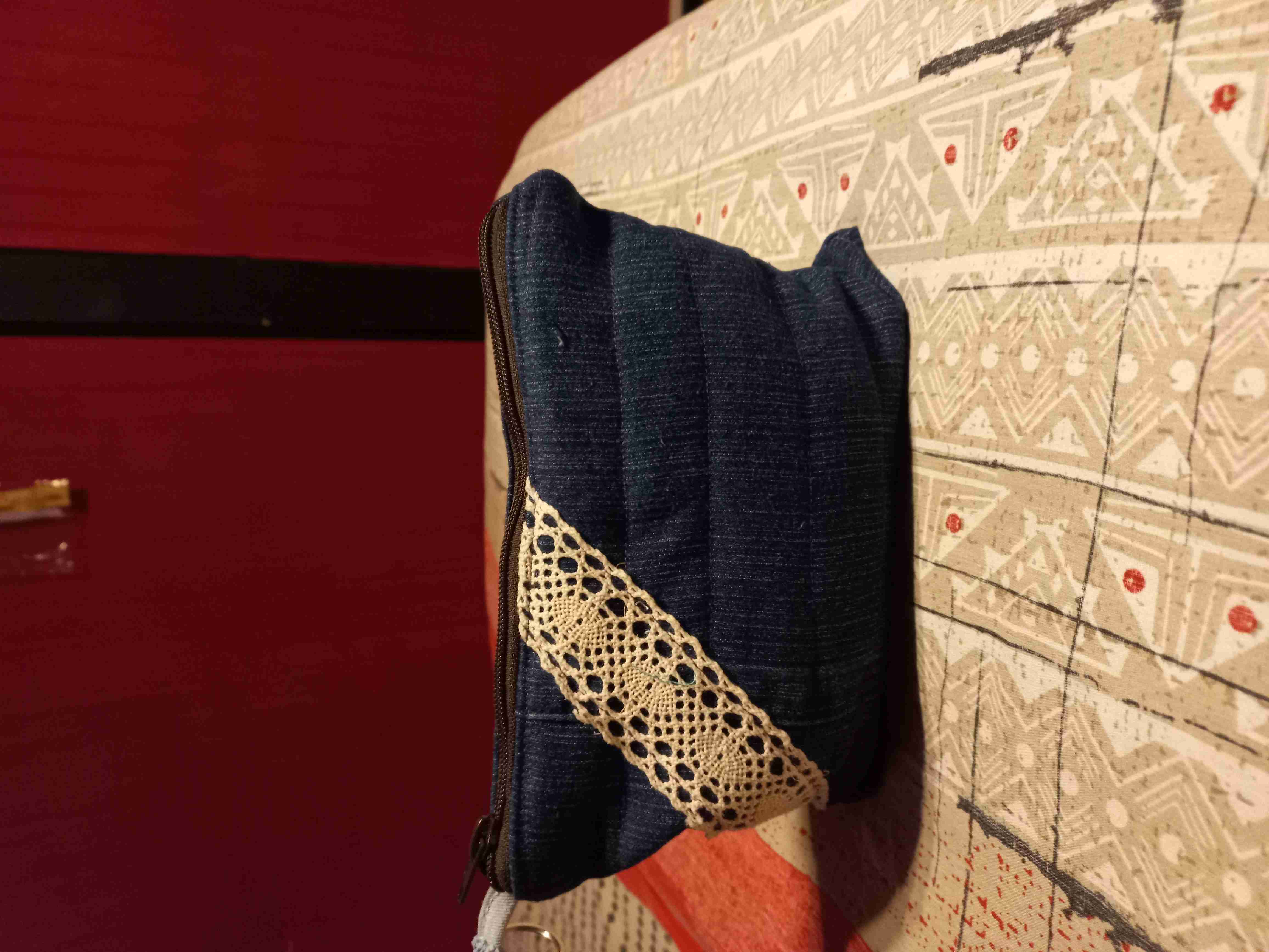 Estuche de tela azul con encaje - 1