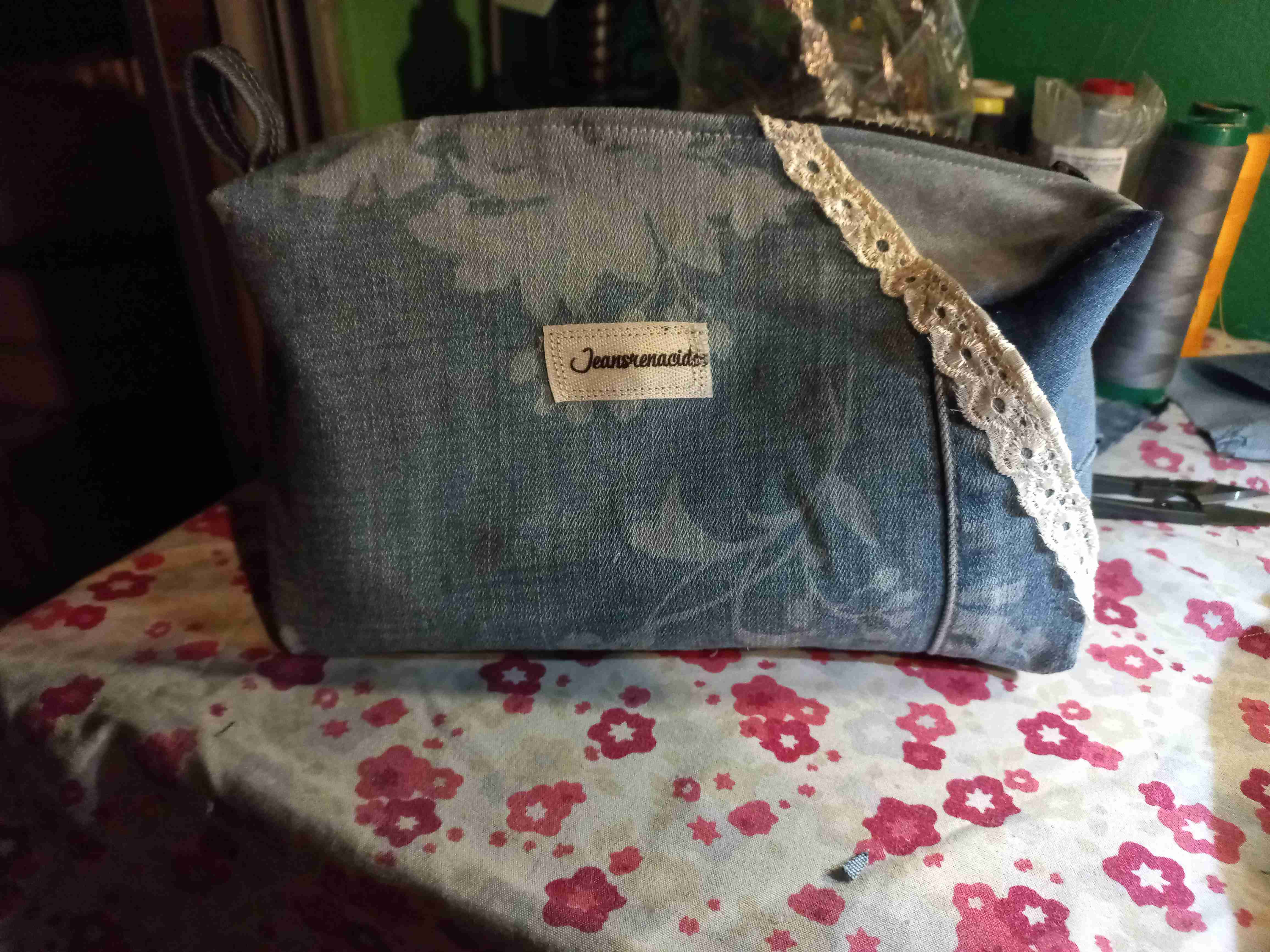 Estuche de tela azul con encaje - 4