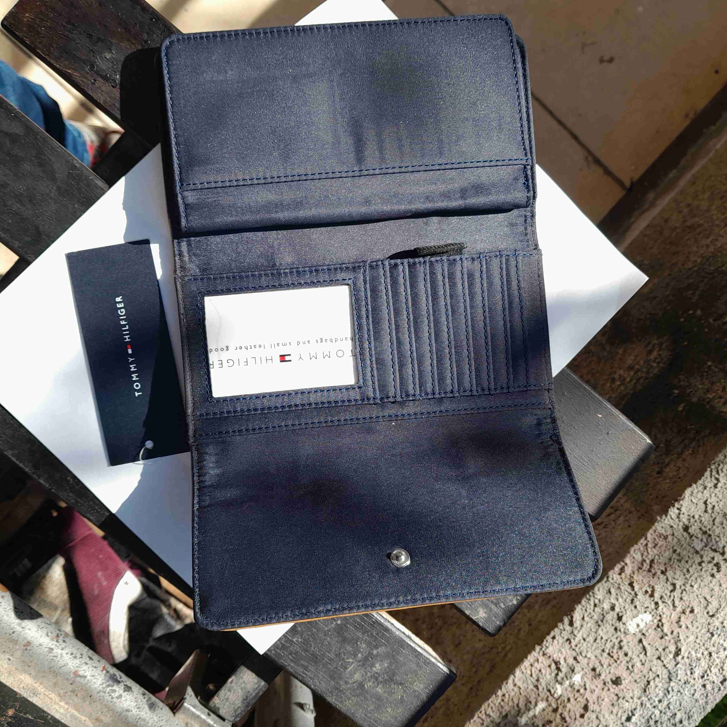 Billetera Tommy Hilfiger beige y azul - miniatura 3