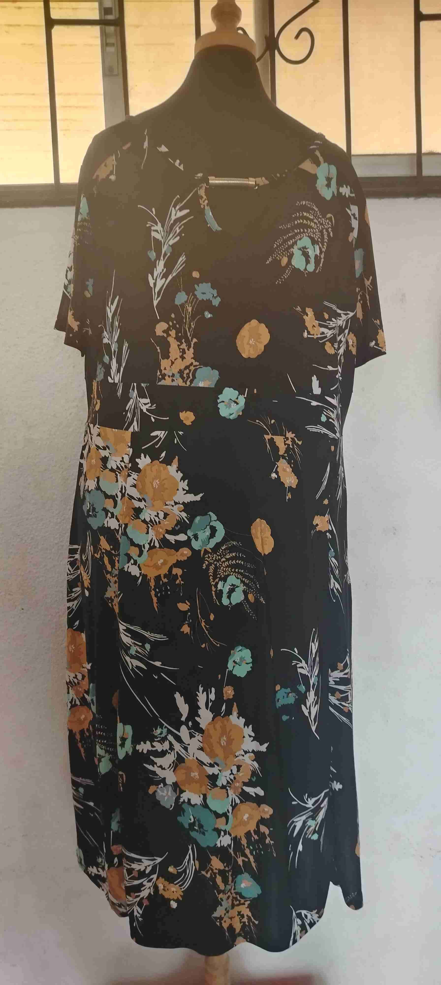 Vestido floral negro - miniatura 1