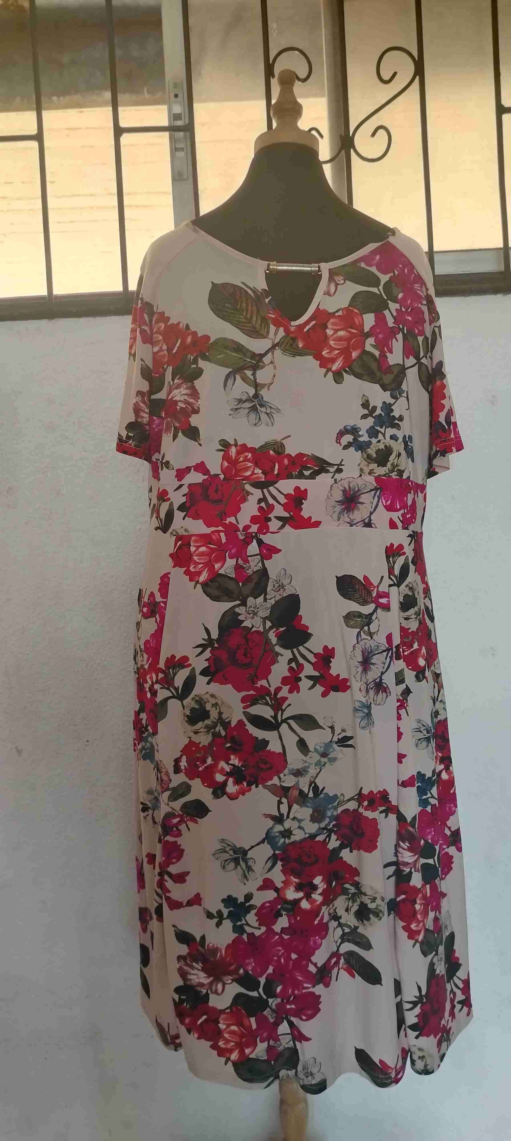 Vestido floral negro - miniatura 2