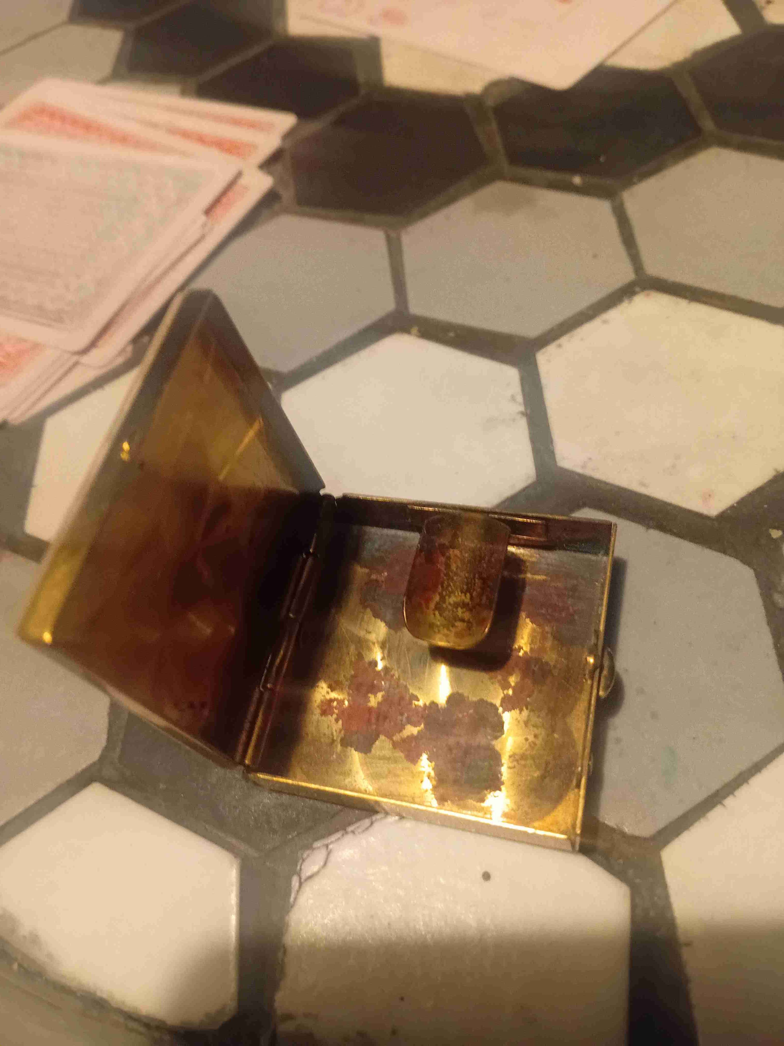 Encendedor vintage dorado - miniatura 4