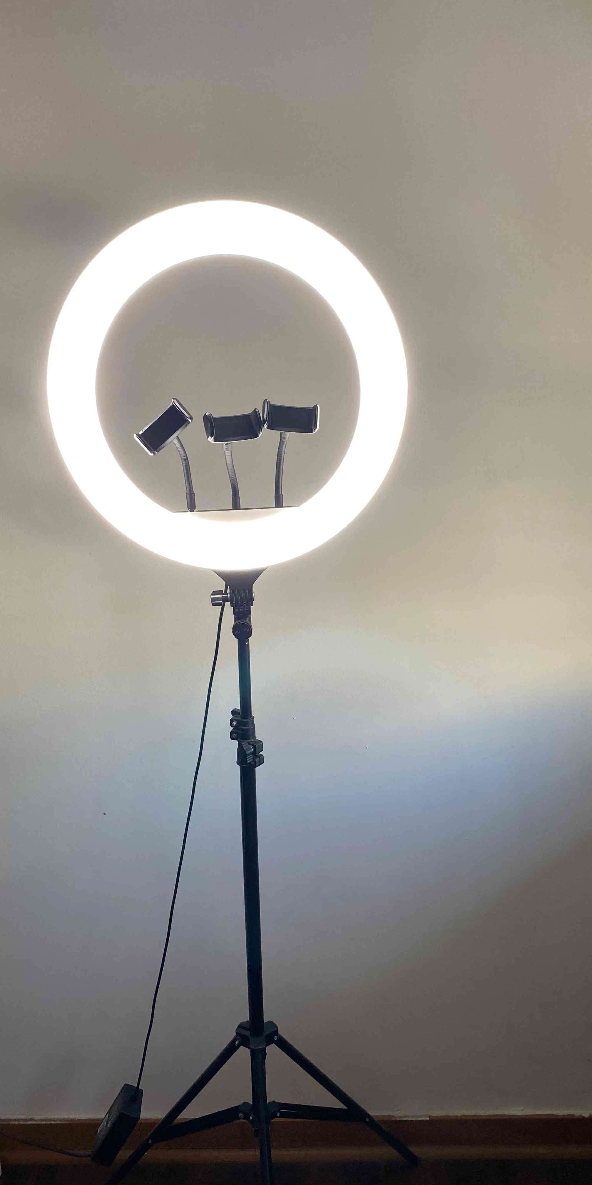 Aro de luz LED con trípode - 1