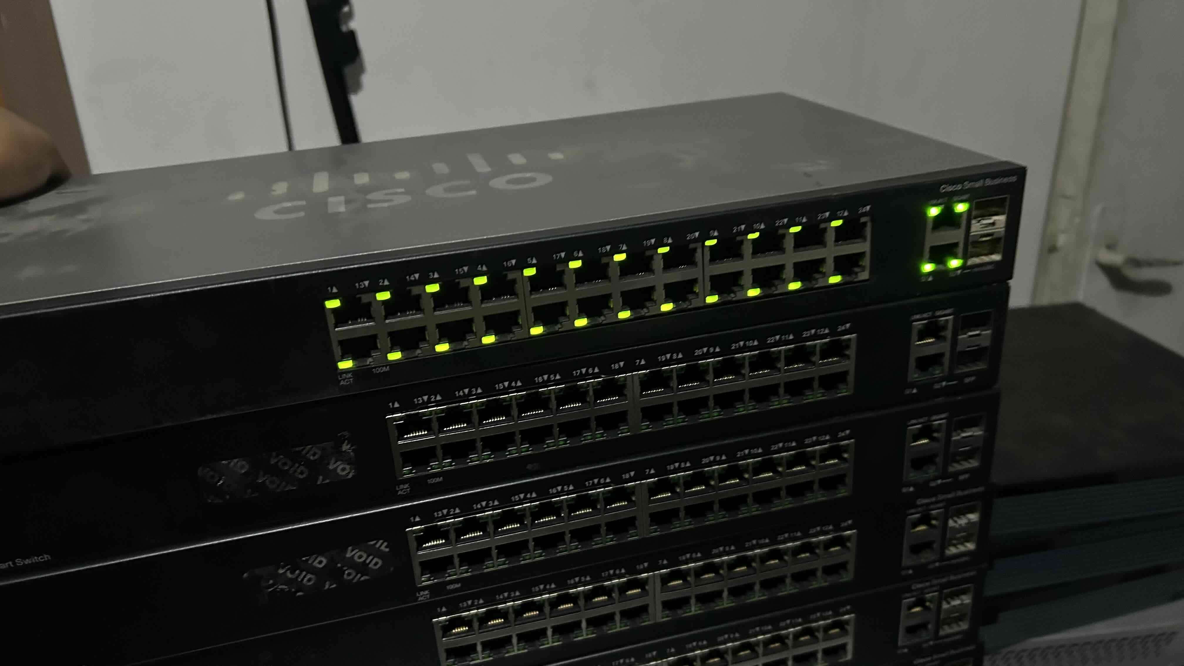 Remate Switch Cisco 24 puertos - miniatura 2