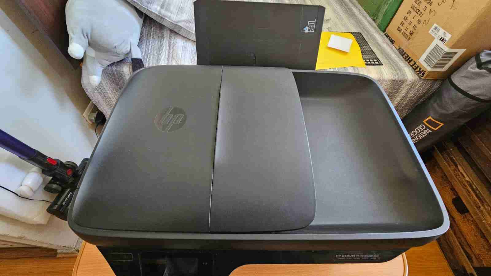 Impresora HP DeskJet multifuncional - miniatura 2