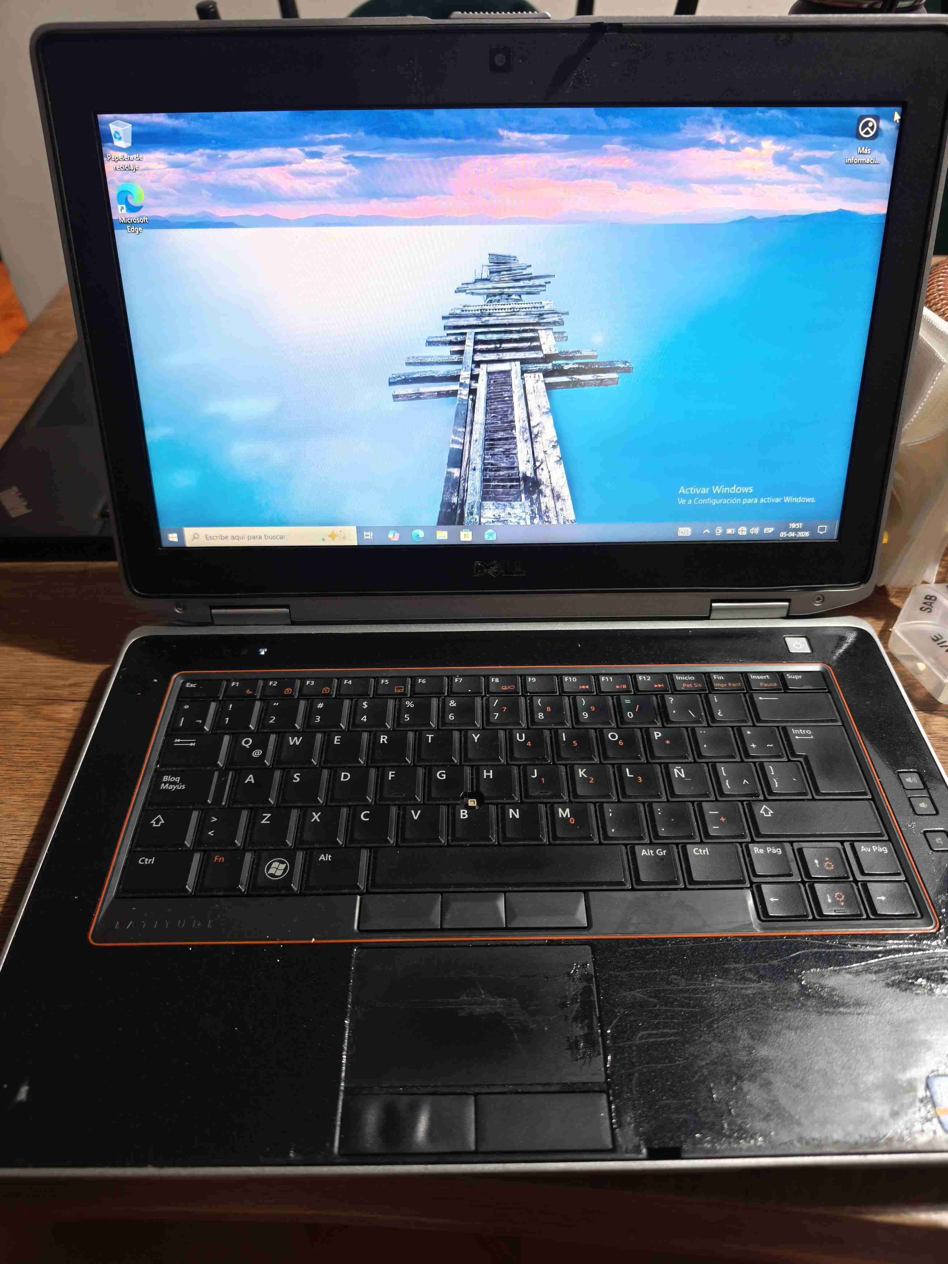 Laptop Dell usada - miniatura 1