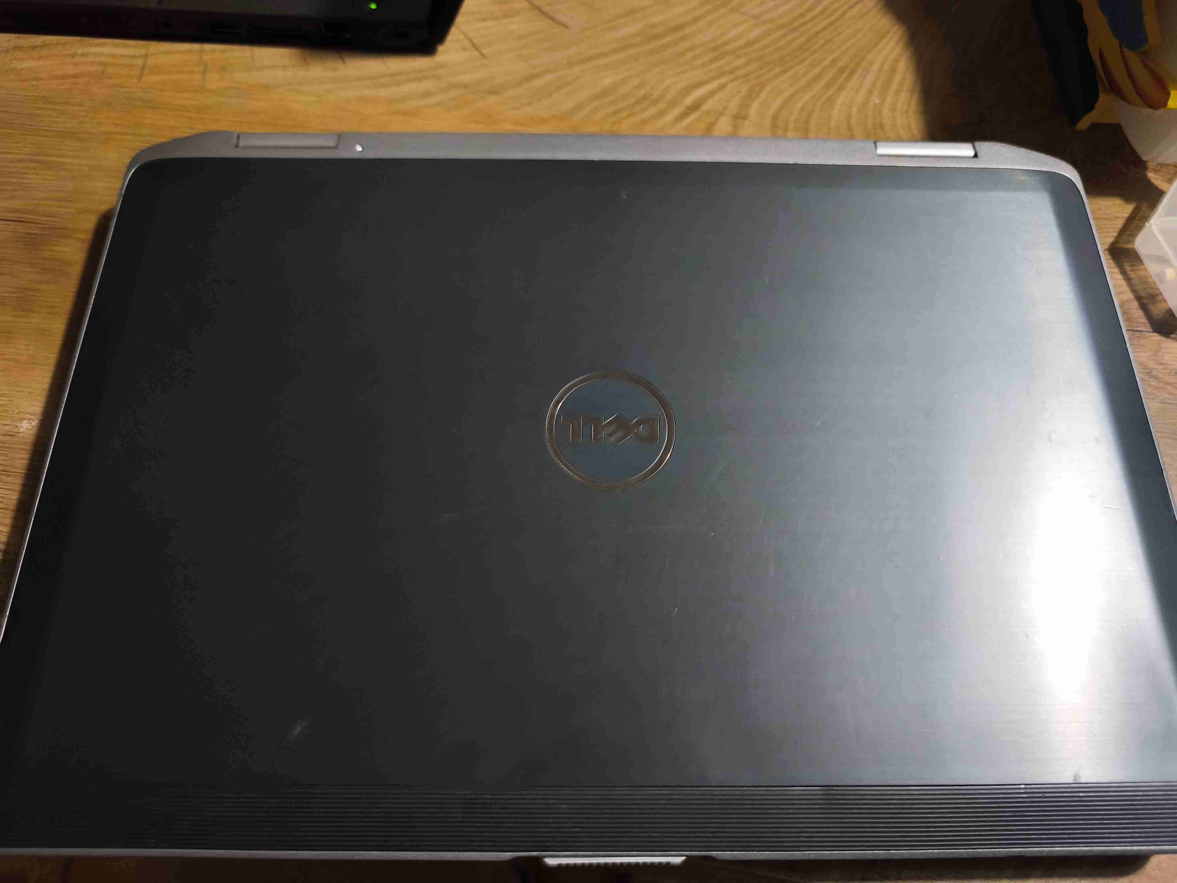 Laptop Dell usada - miniatura 2