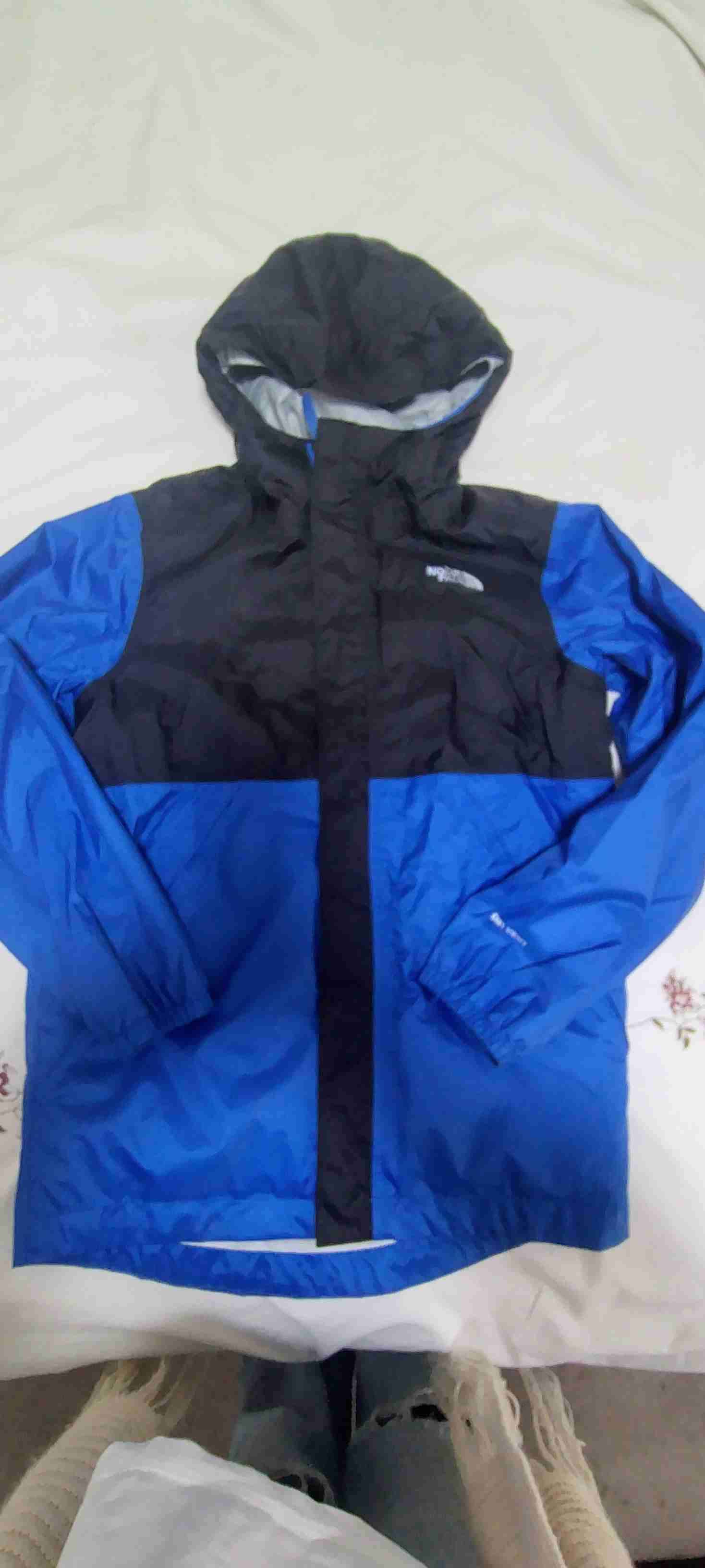 Chaqueta impermeable the north face azul y negra - miniatura 1