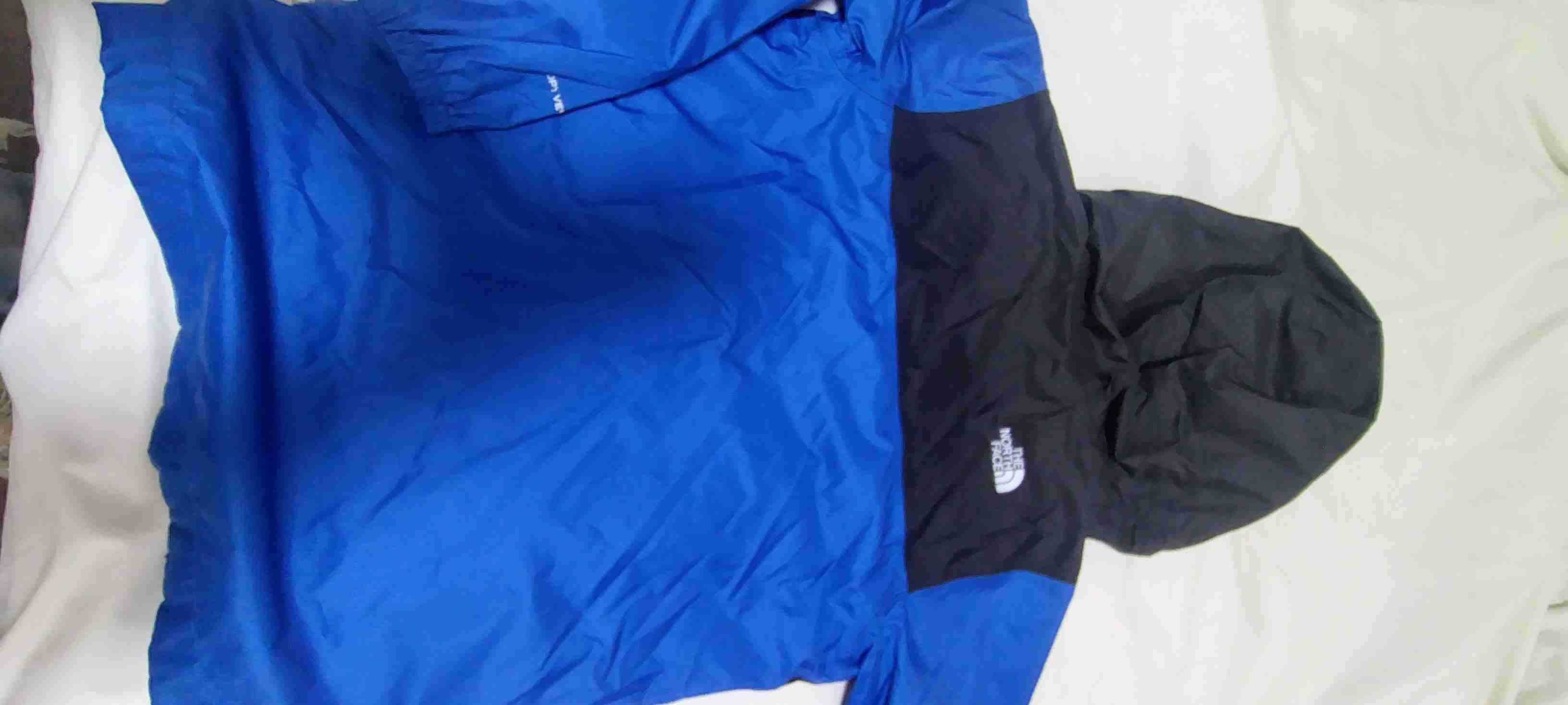 Chaqueta impermeable the north face azul y negra - miniatura 3