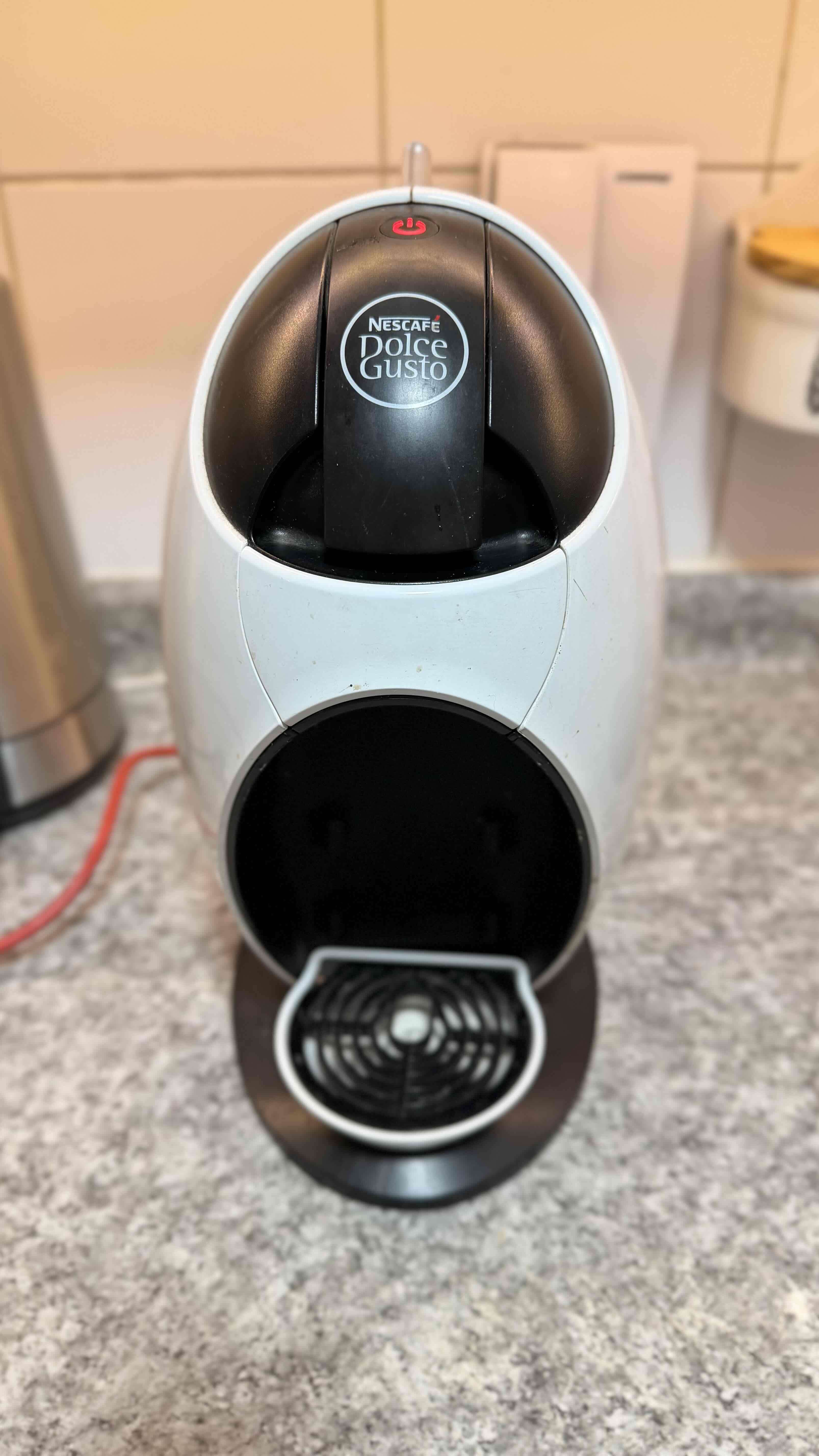Cafetera Nescafé Dolce Gusto blanca - 2