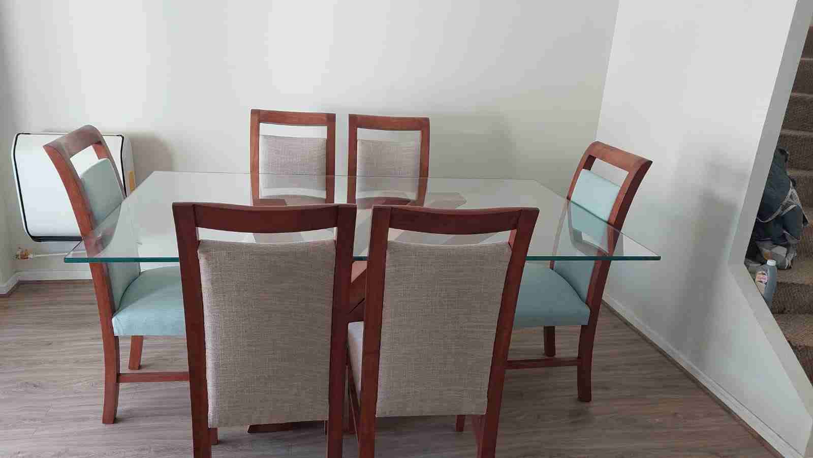 Comedor de vidrio con sillas - 2