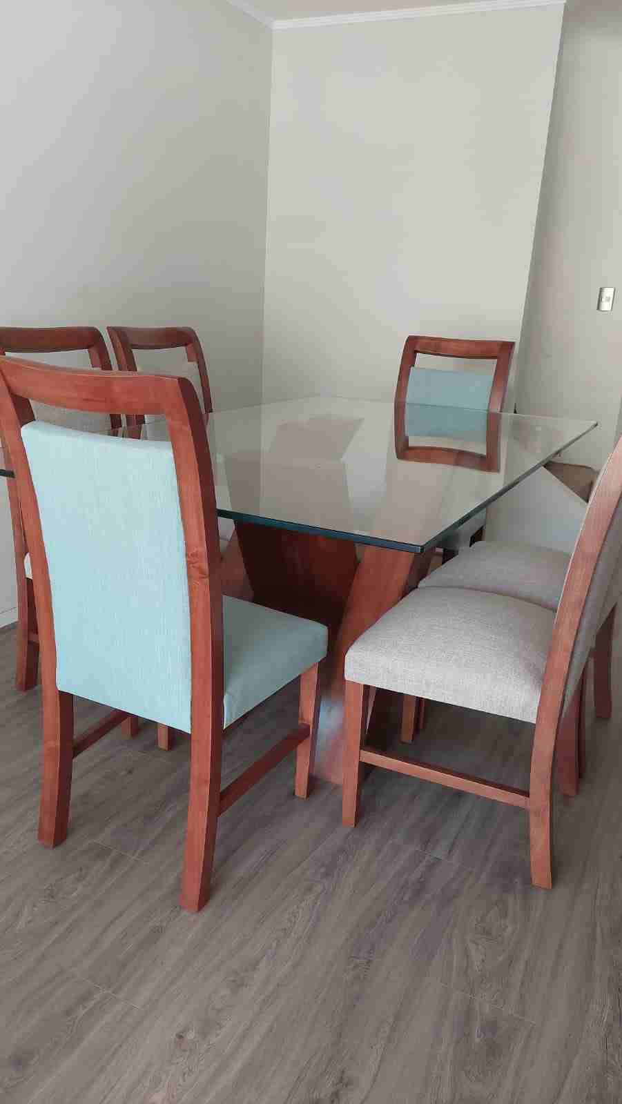 Comedor de vidrio con sillas - 3