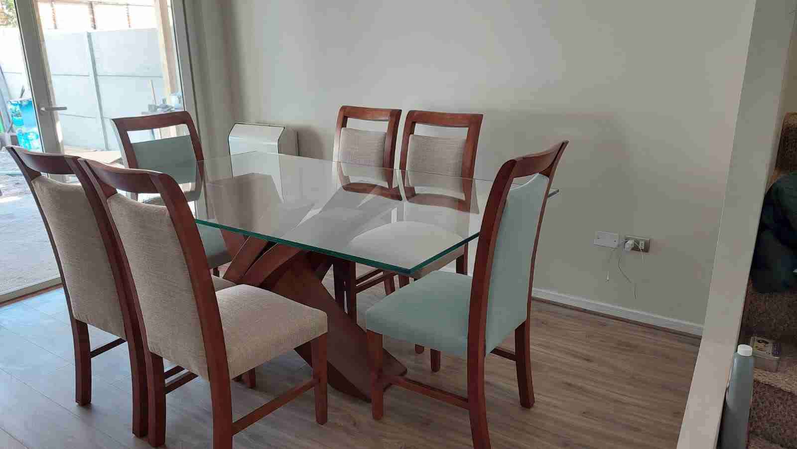 Comedor de vidrio con sillas - 4