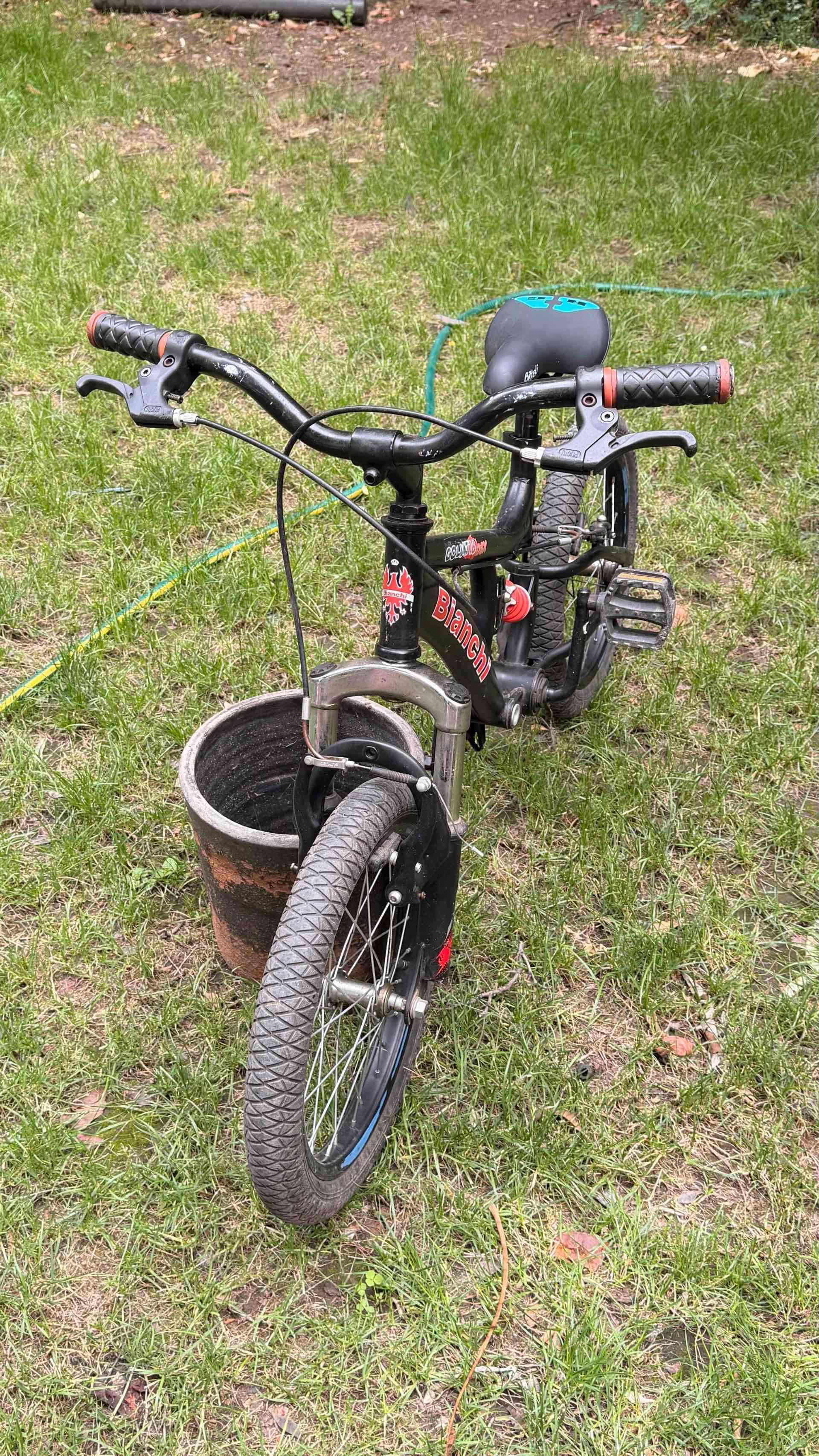 Bicicleta infantil negra Bianchi - miniatura 4