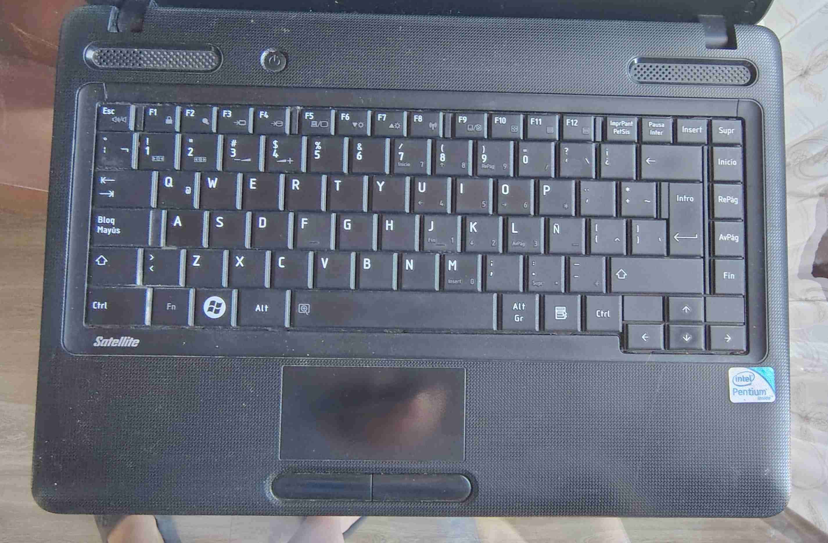 Laptop Toshiba en buen estado - miniatura 4