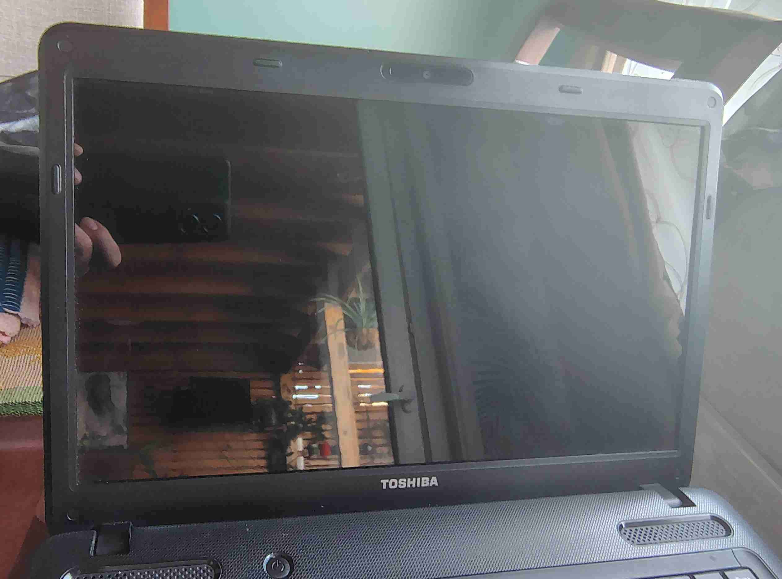 Laptop Toshiba en buen estado - miniatura 5