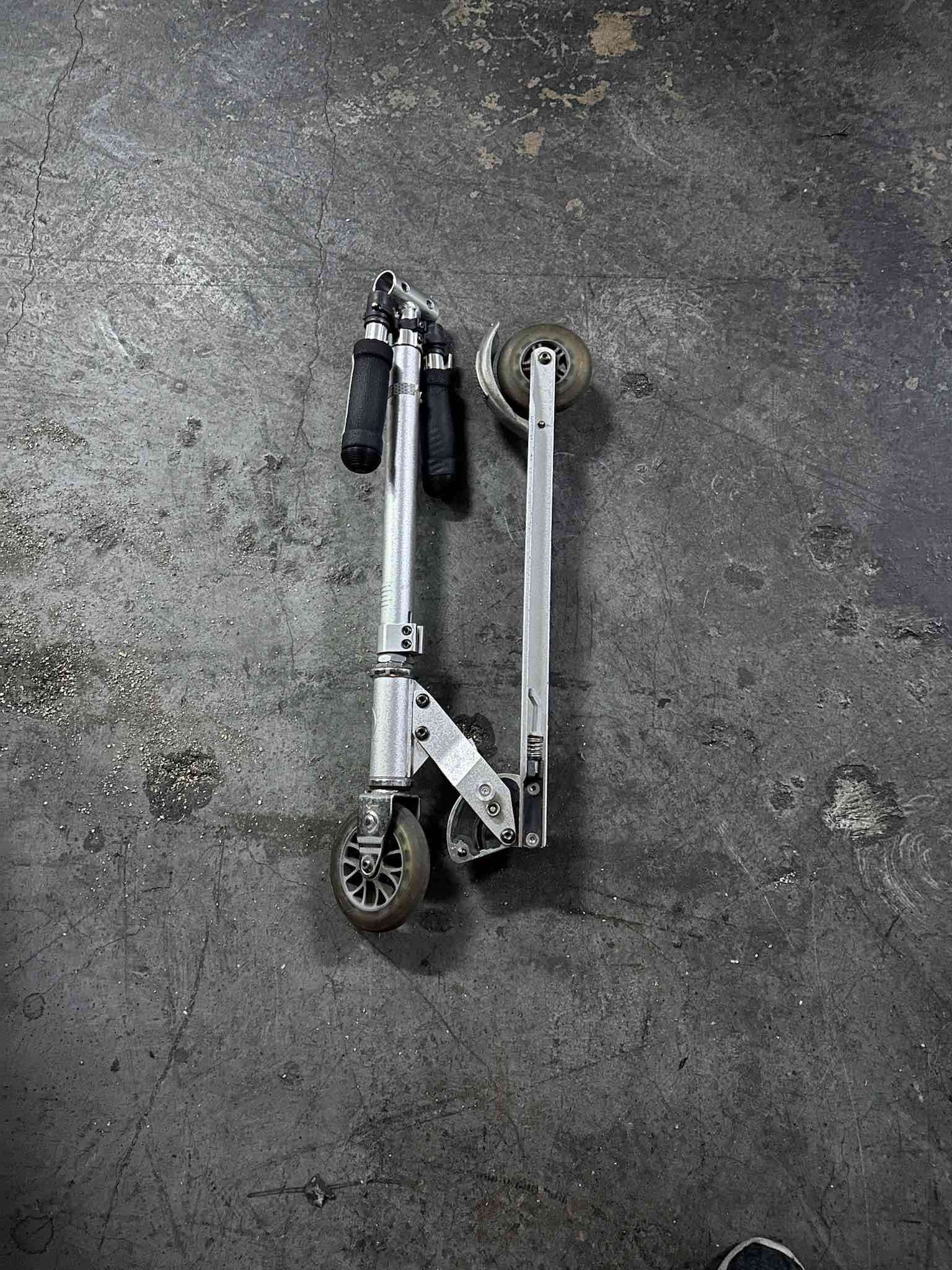 Scooter plegable de aluminio, marca Micro - 2
