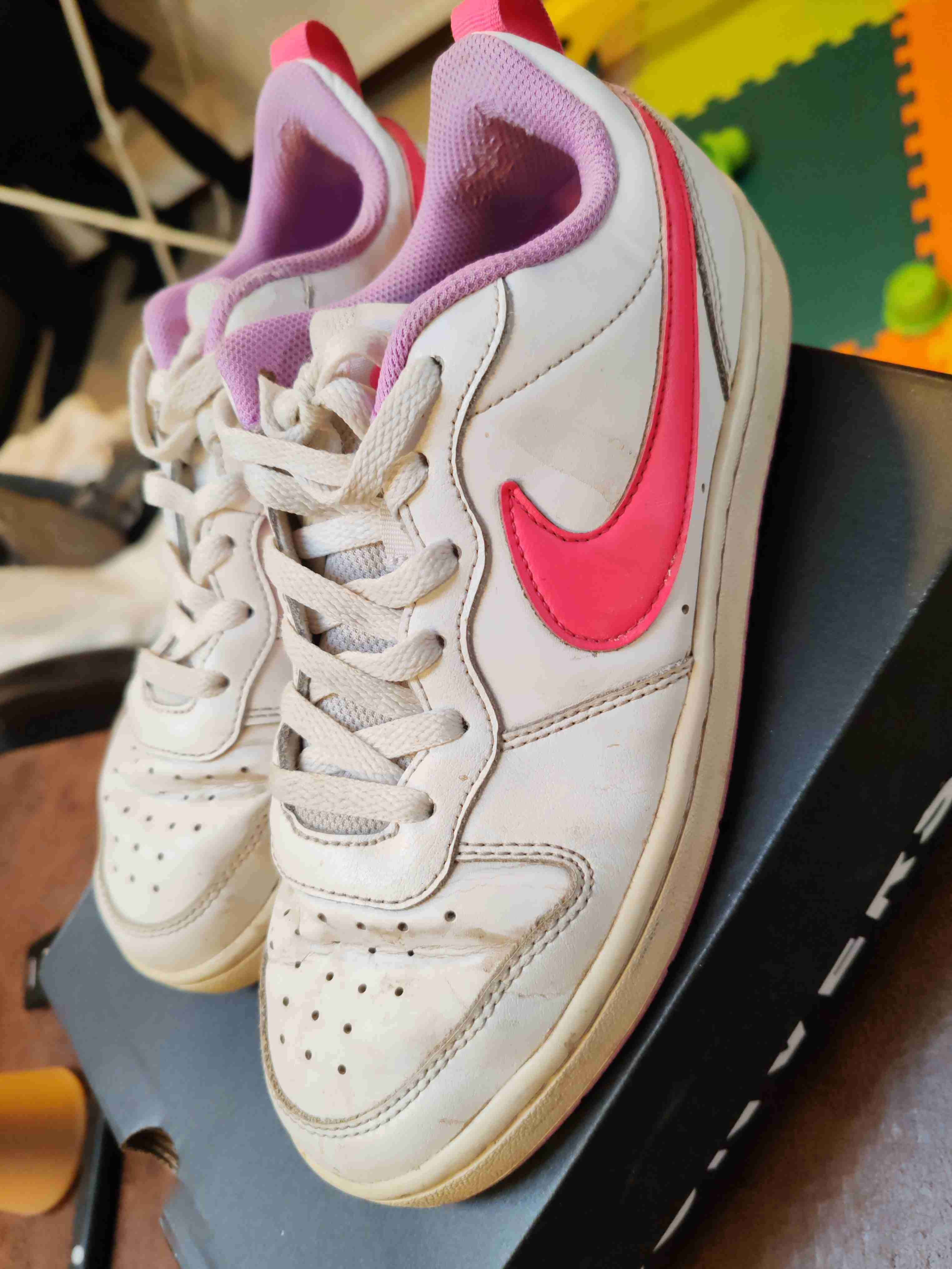 Zapatillas Nike blancas y rosa - miniatura 1