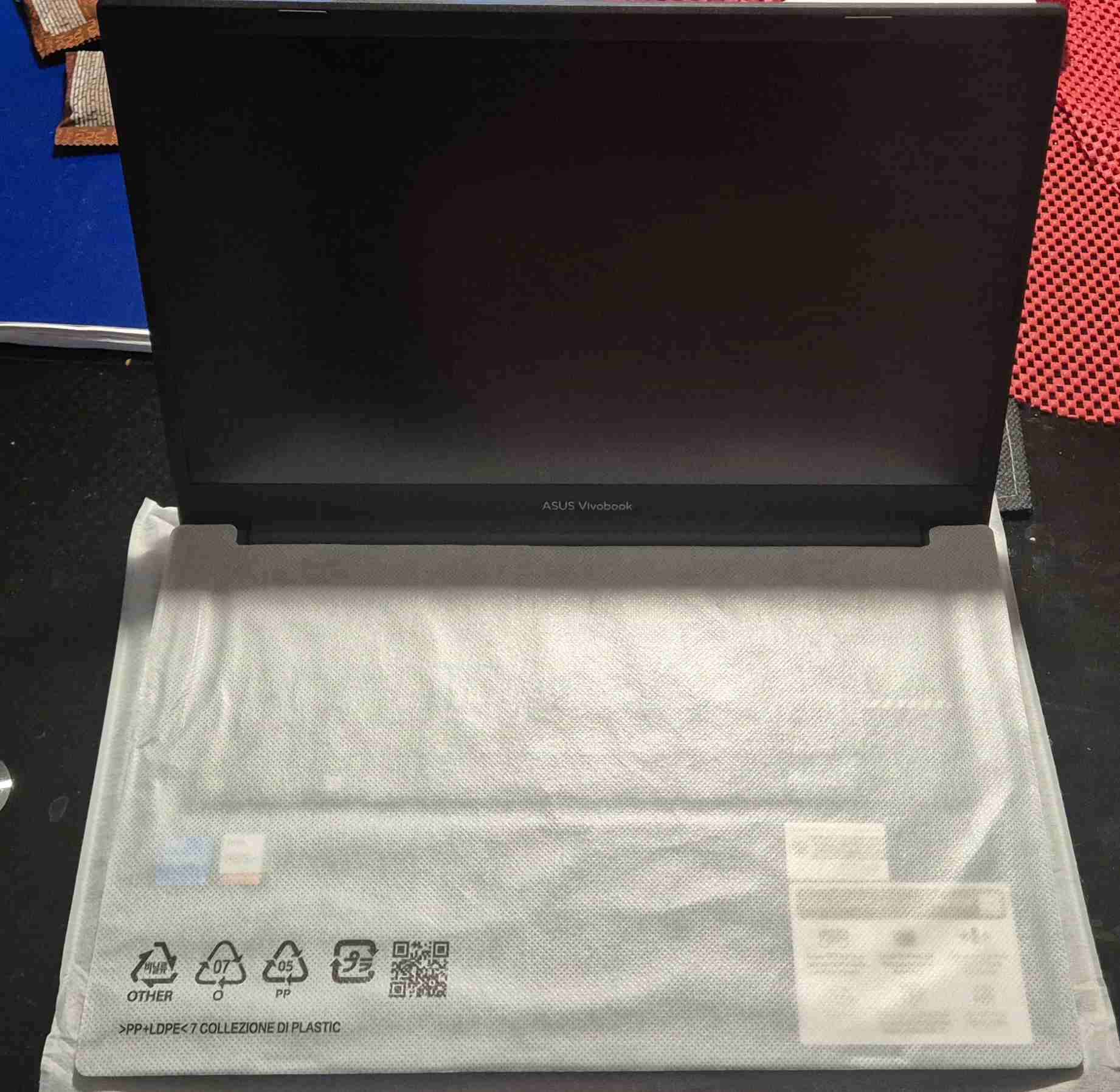 Laptop ASUS VivoBook nueva - miniatura 1