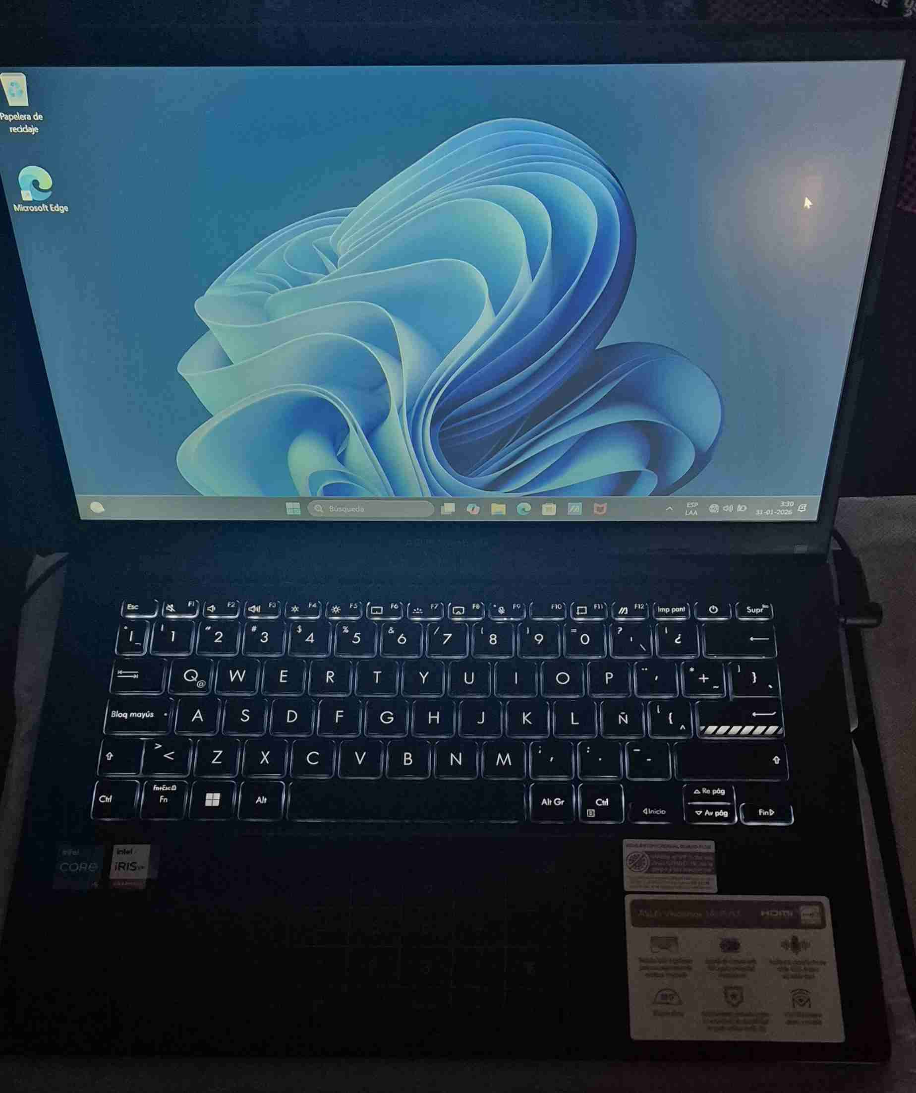 Laptop ASUS VivoBook nueva - miniatura 3