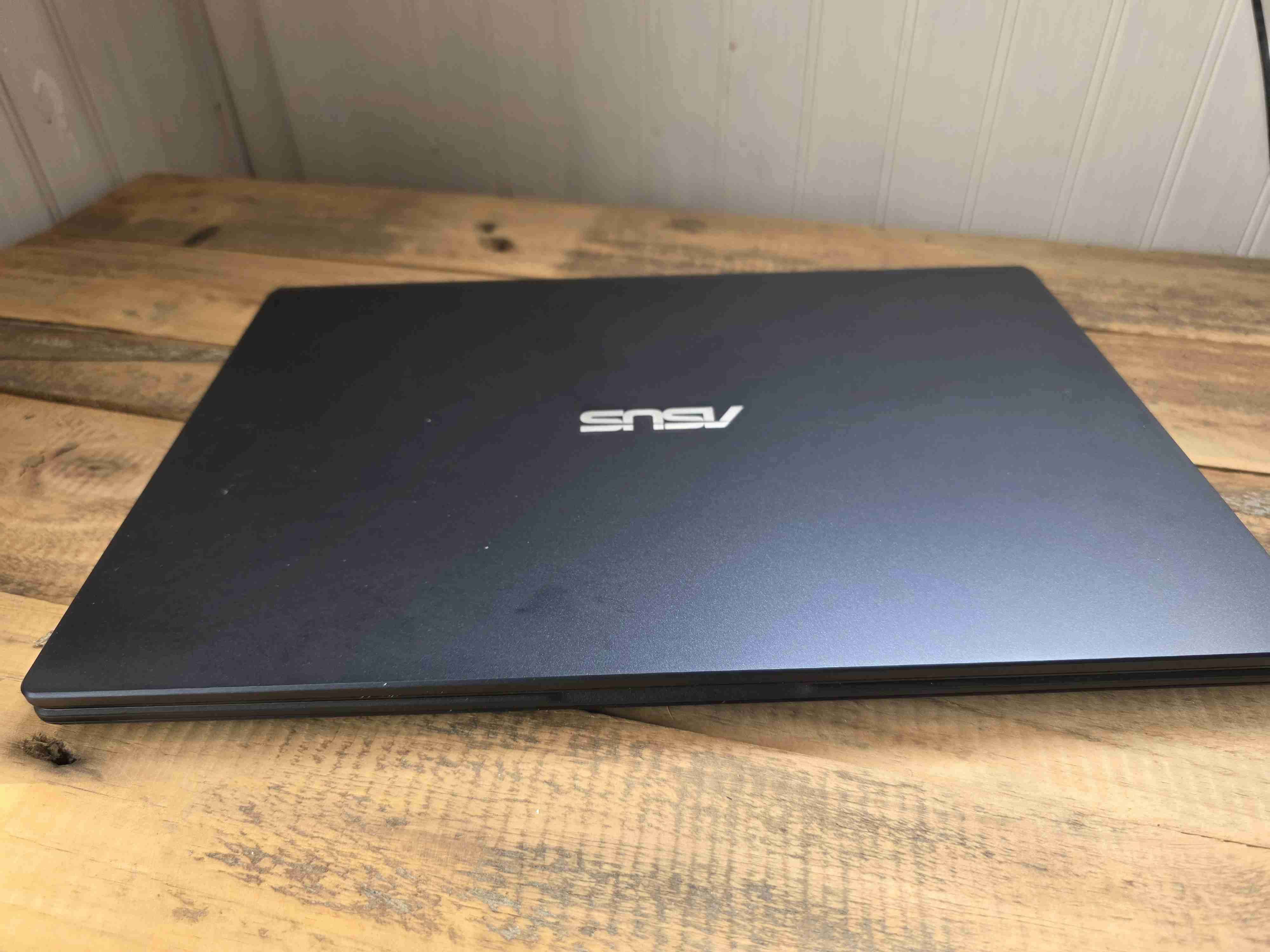 Notebook ASUS gris oscuro - 2