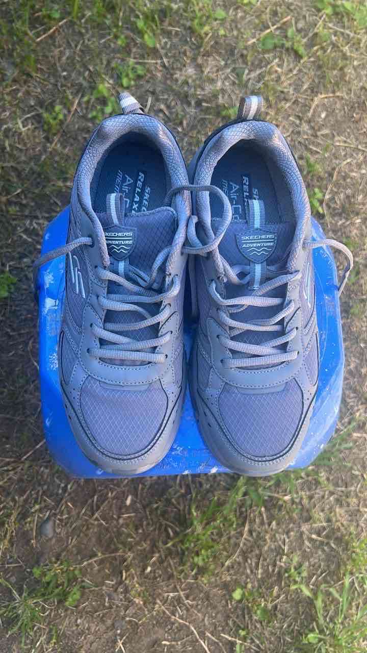 Zapatillas deportivas gris marcas visibles - 2