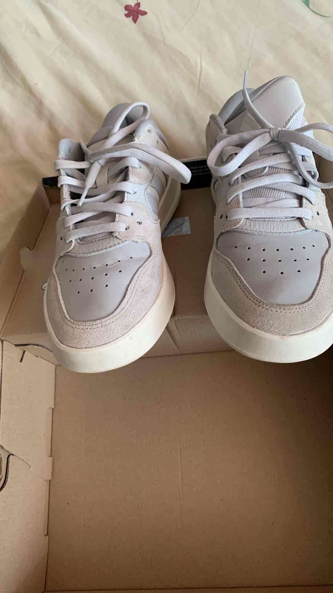 Zapatillas deportivas blancas - miniatura 1