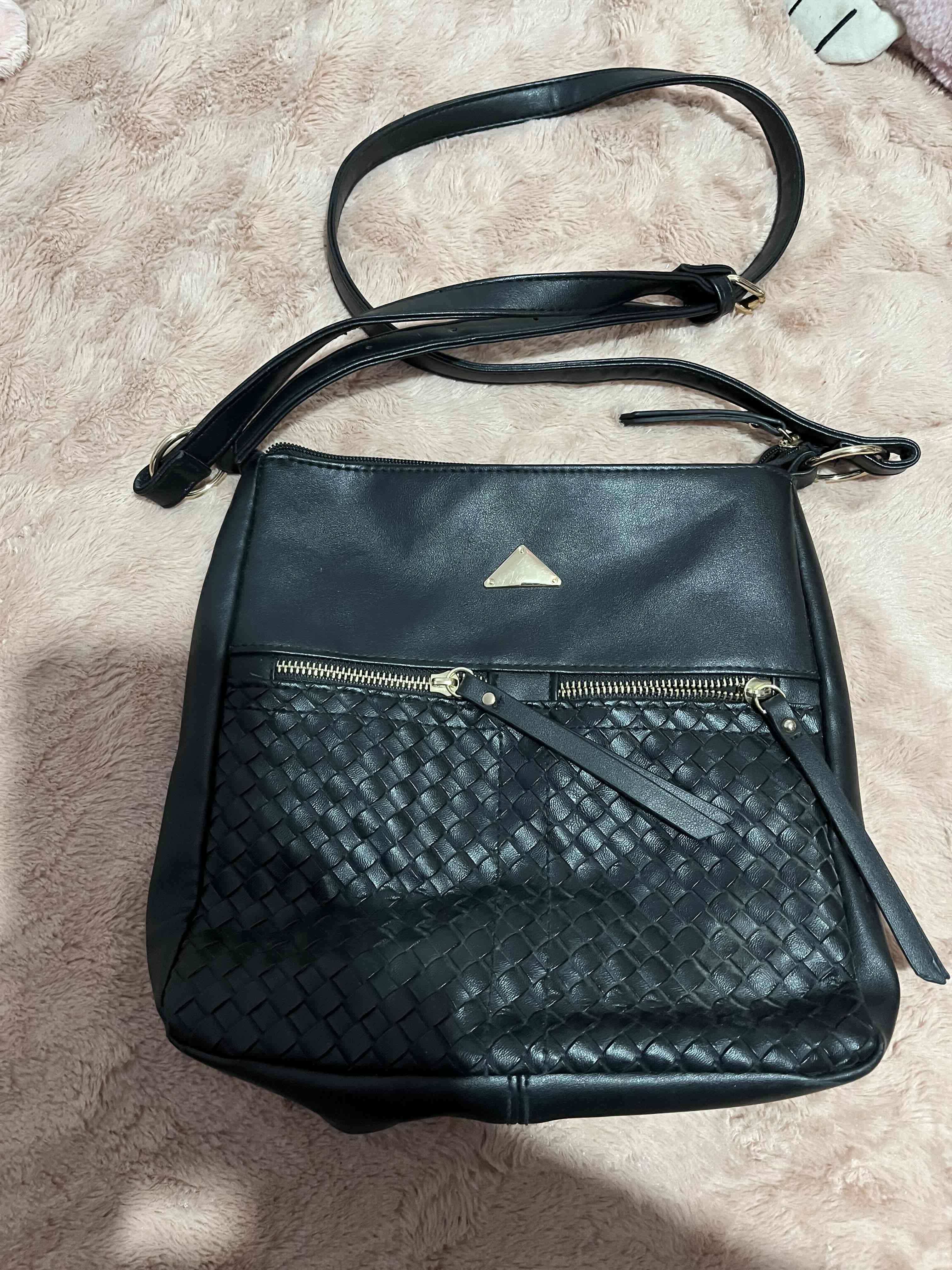 Bolso rojo diseño gráfico - 3