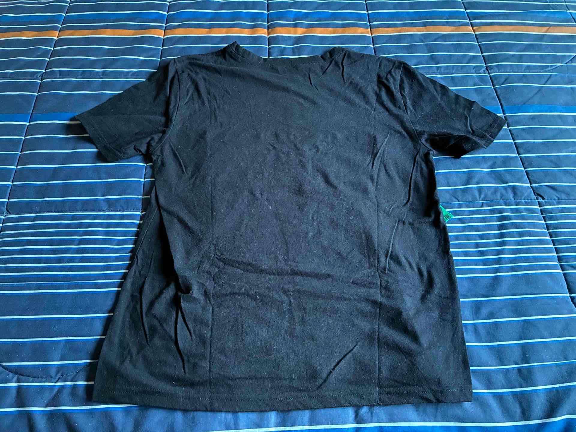 Polera negra, marca URB, talla S, nueva - miniatura 2