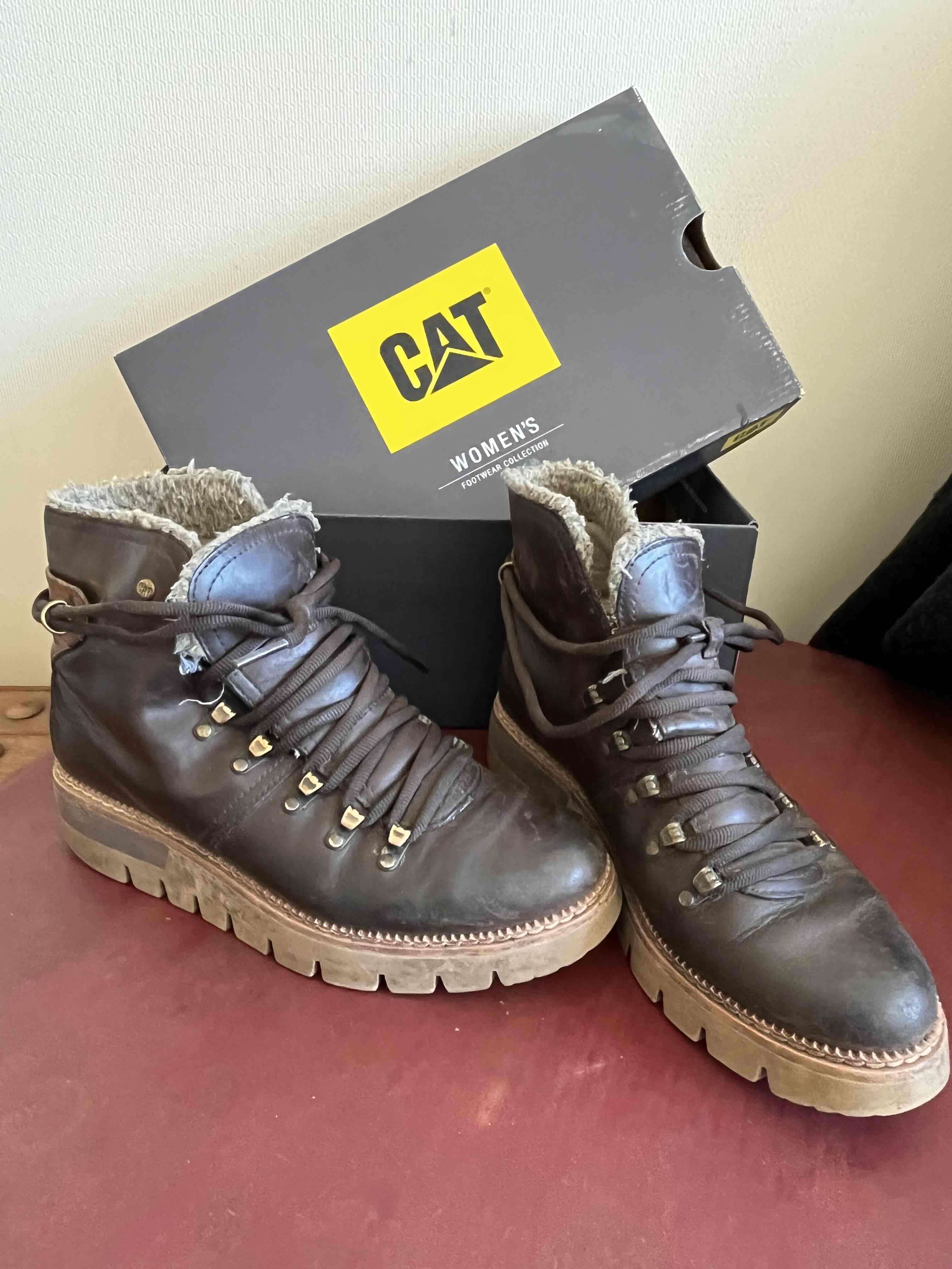 Botines CAT marrones cuero