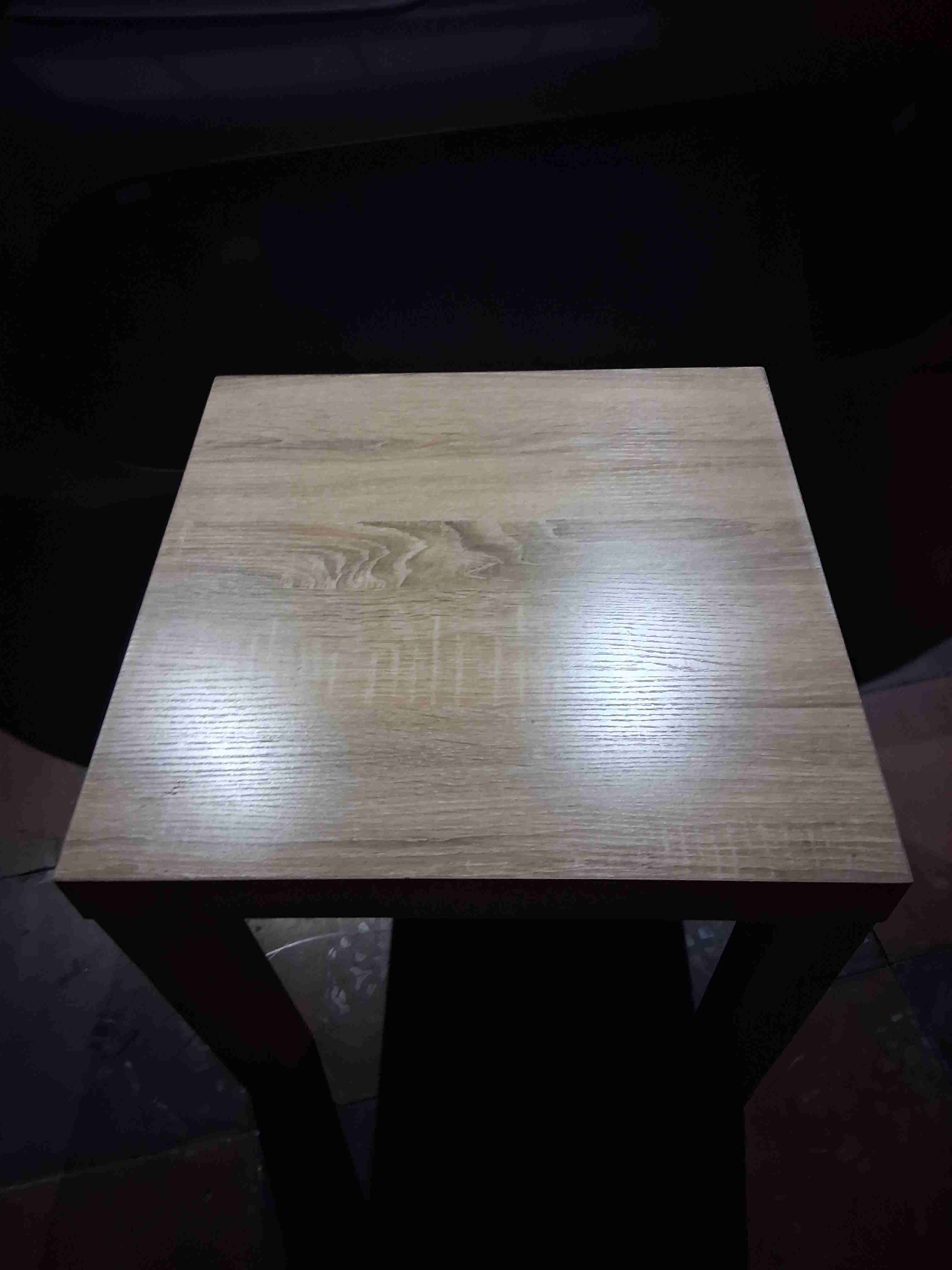 Mesa cuadrada de madera esquinero - miniatura 1