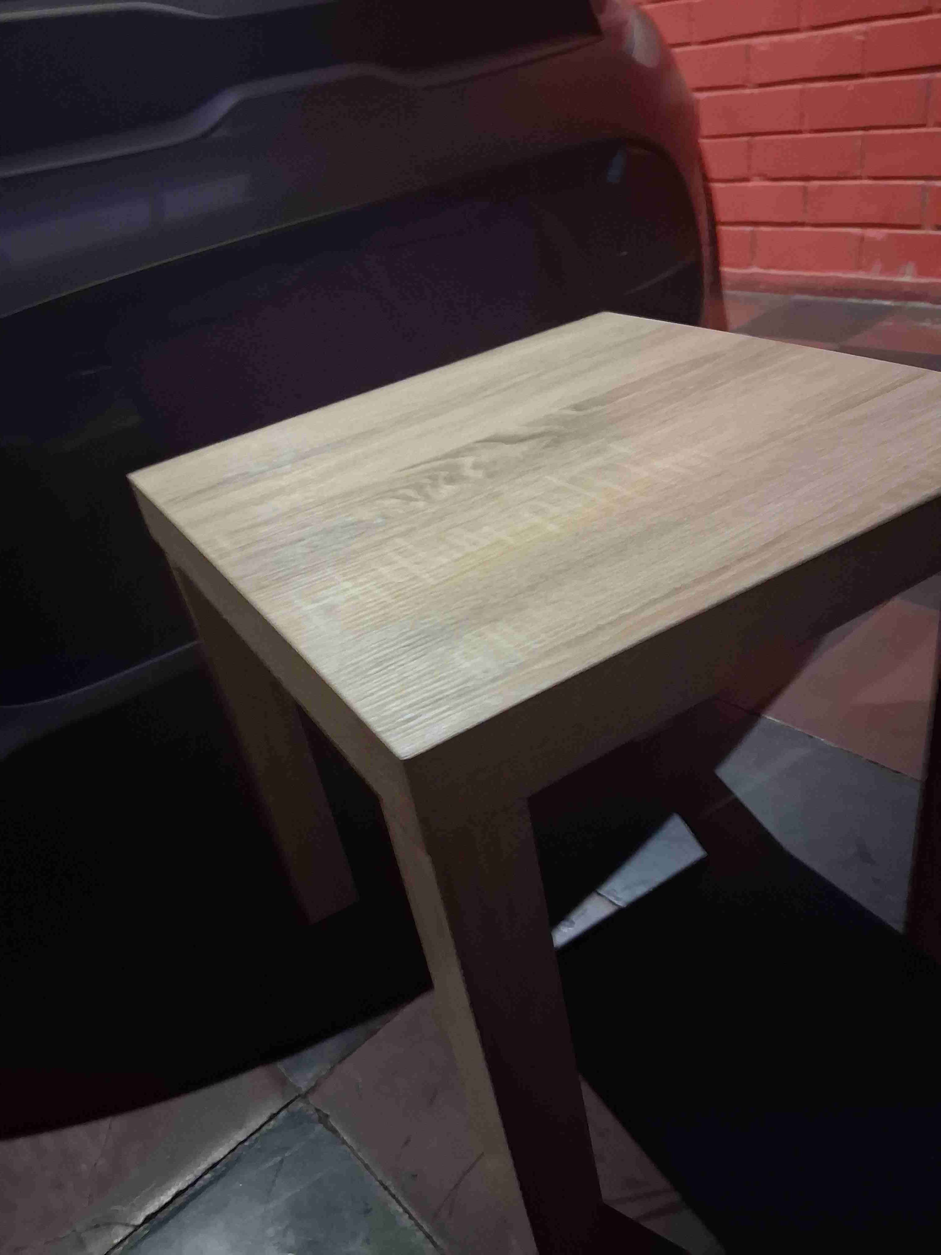 Mesa cuadrada de madera esquinero - miniatura 3